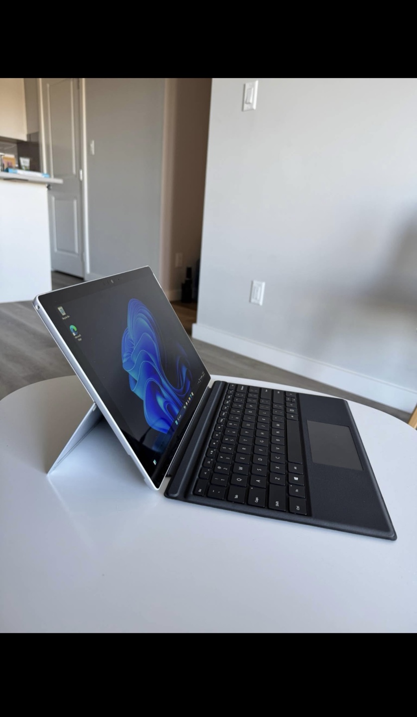 Microsoft Surface Pro 5 With Pen & Keyboard