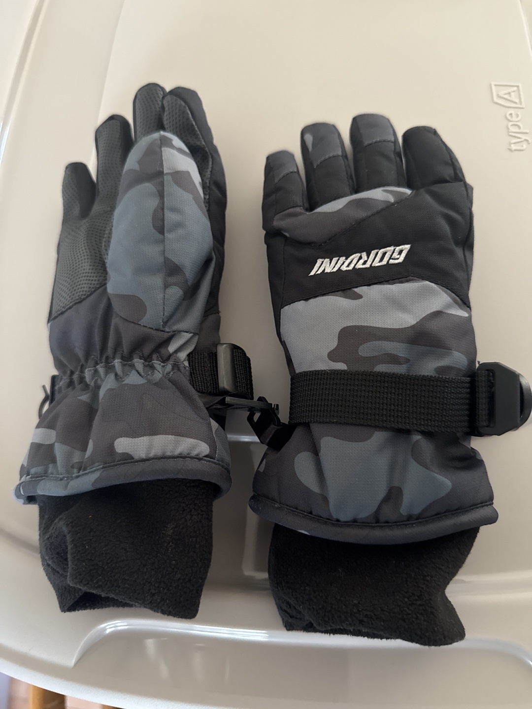 Gordini Kids' Camo Snow Gloves