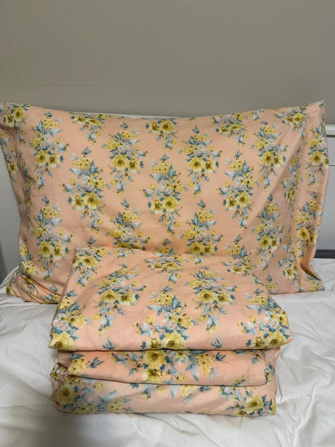 Queen Bed Sheets Set - 4 pieces thumbnail