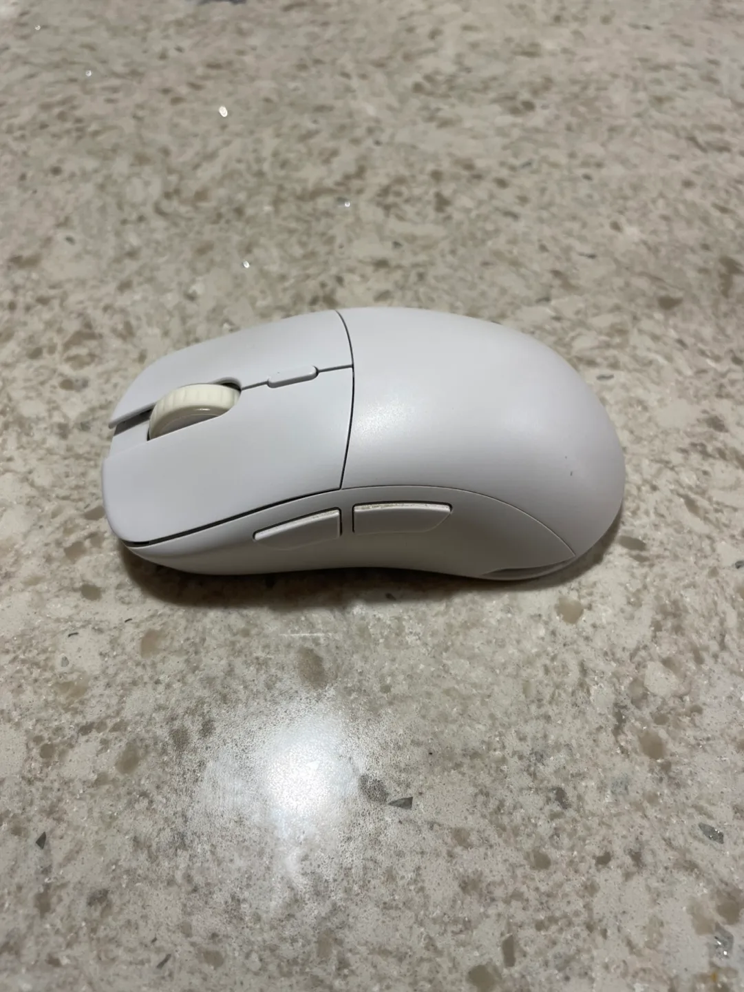 XENICS Titan GX Air Wireless Mouse - White image indicator(2)