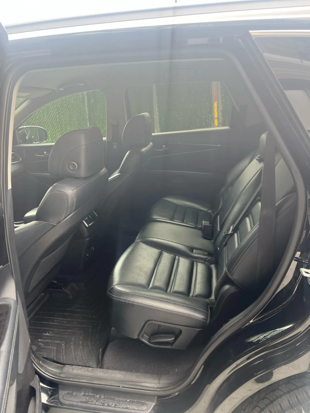 2017 Kia Sorento SUV image indicator(8)