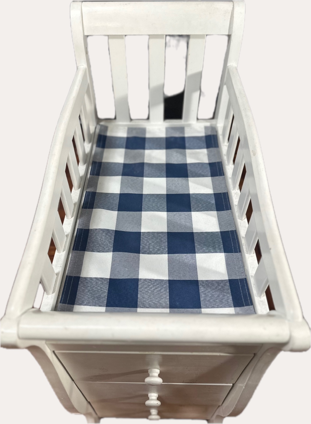 Cute white baby changing table - Clean, Sturdy and Ready to Use! - photo 3