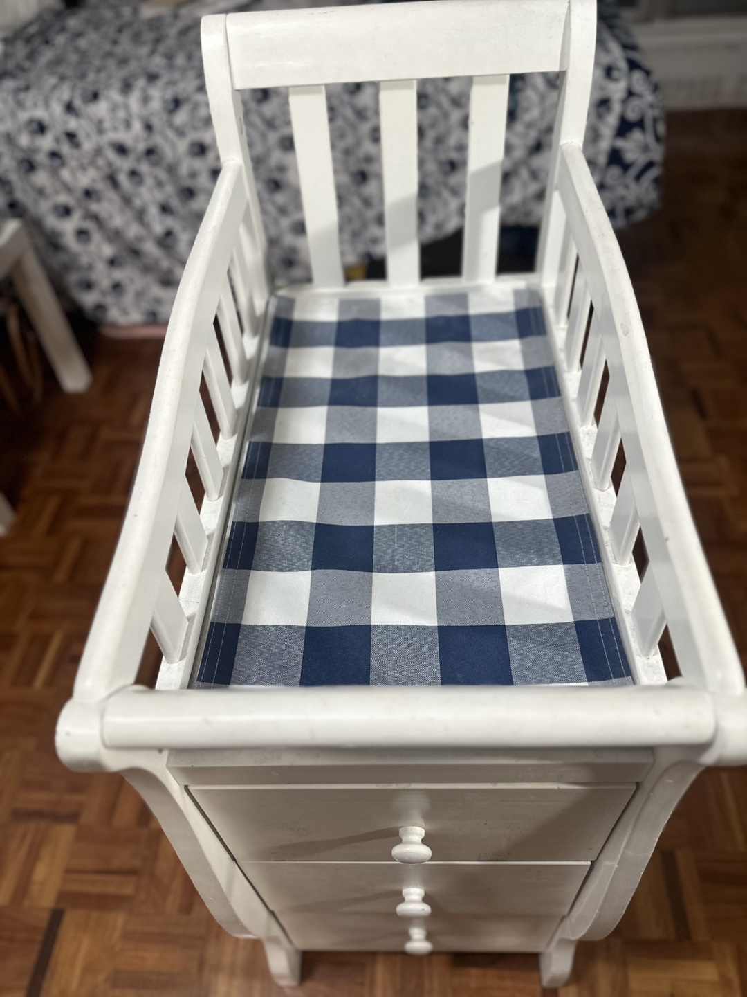 Cute white baby changing table - Clean, Sturdy and Ready to Use! - photo 4