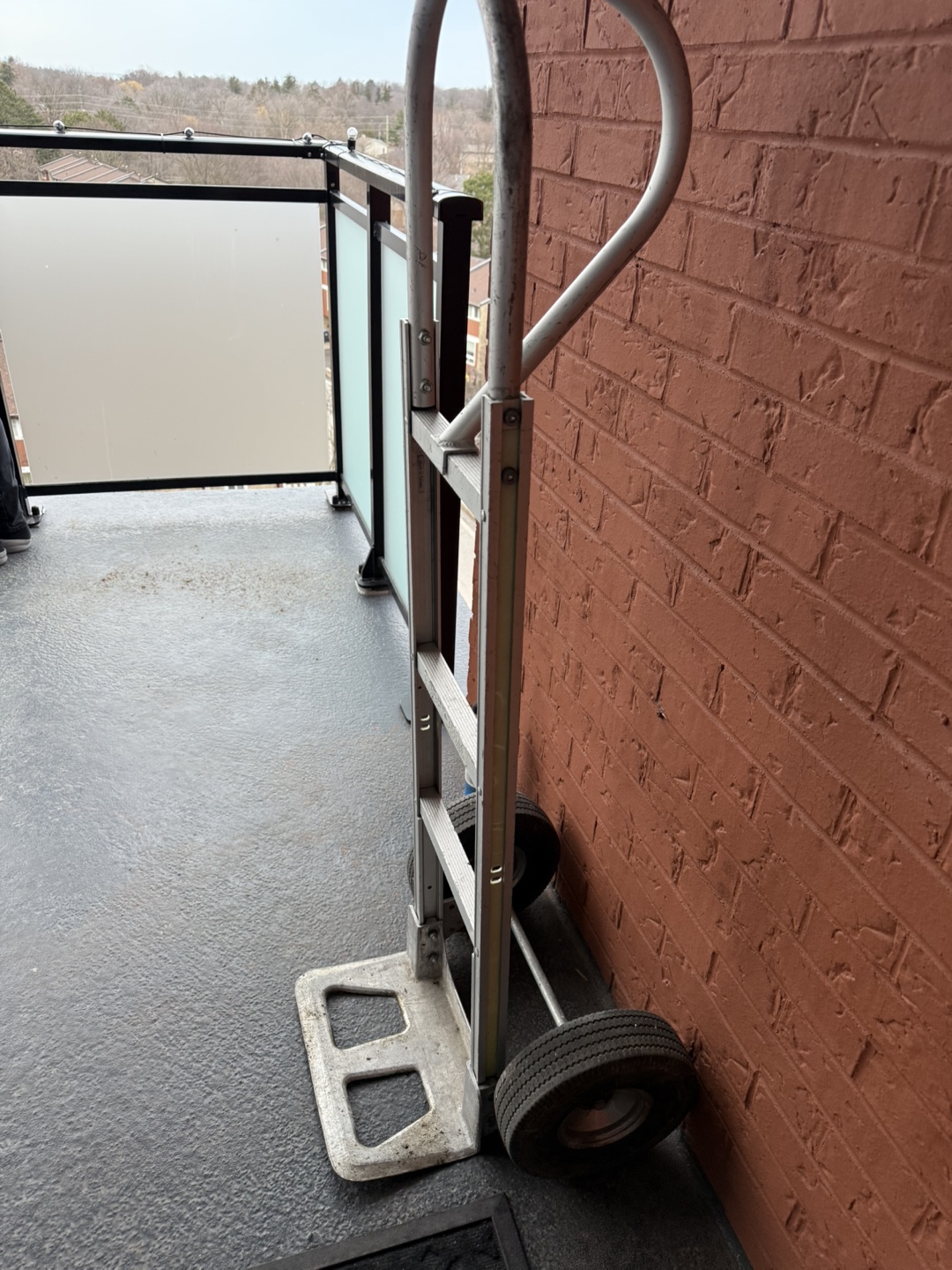 Aluminum Hand Truck 650 lb Capacity, Heavy Duty - photo 2