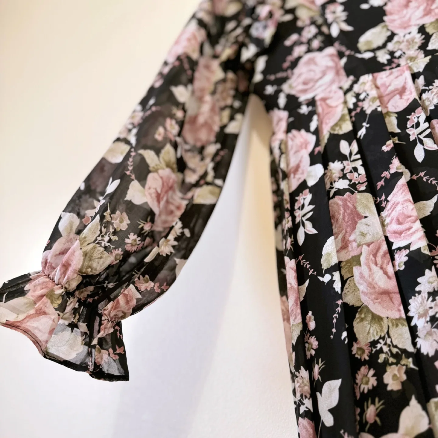 Vintage Floral Ruffle Maxi Dress image indicator(4)