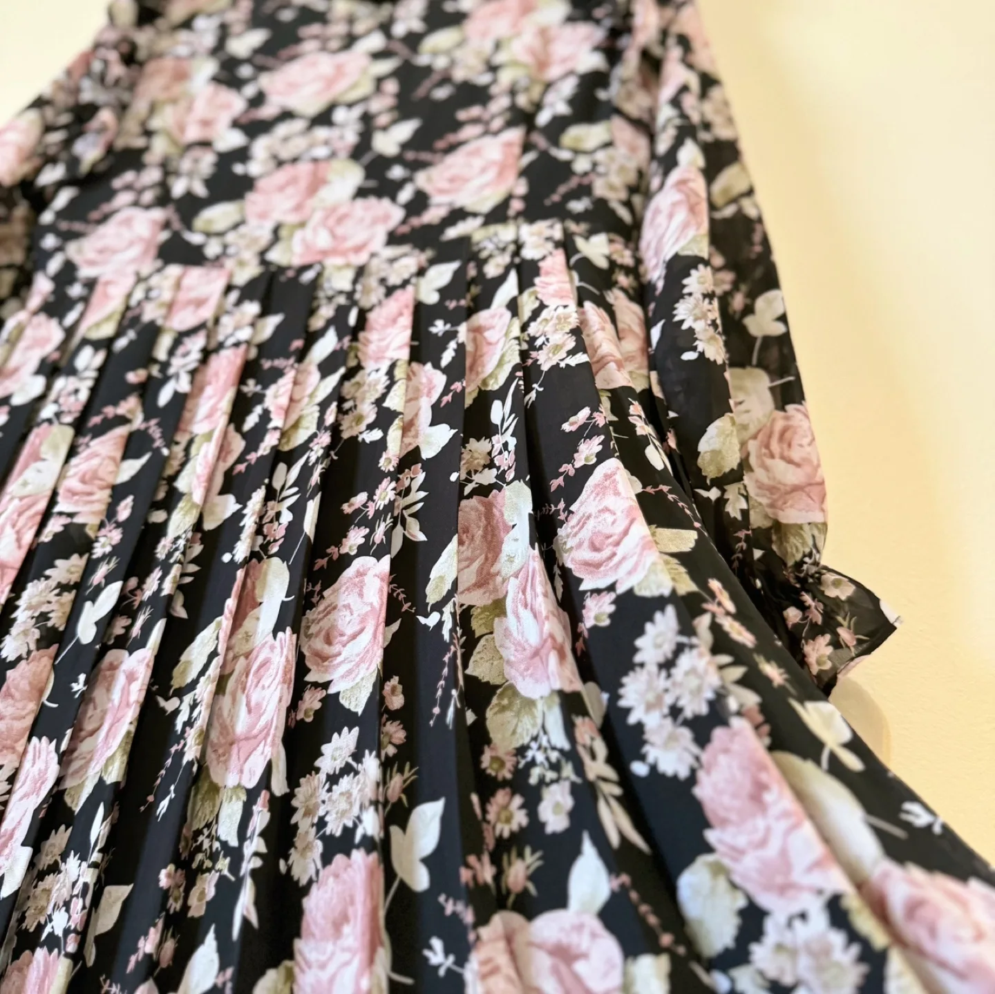 Vintage Floral Ruffle Maxi Dress image indicator(6)