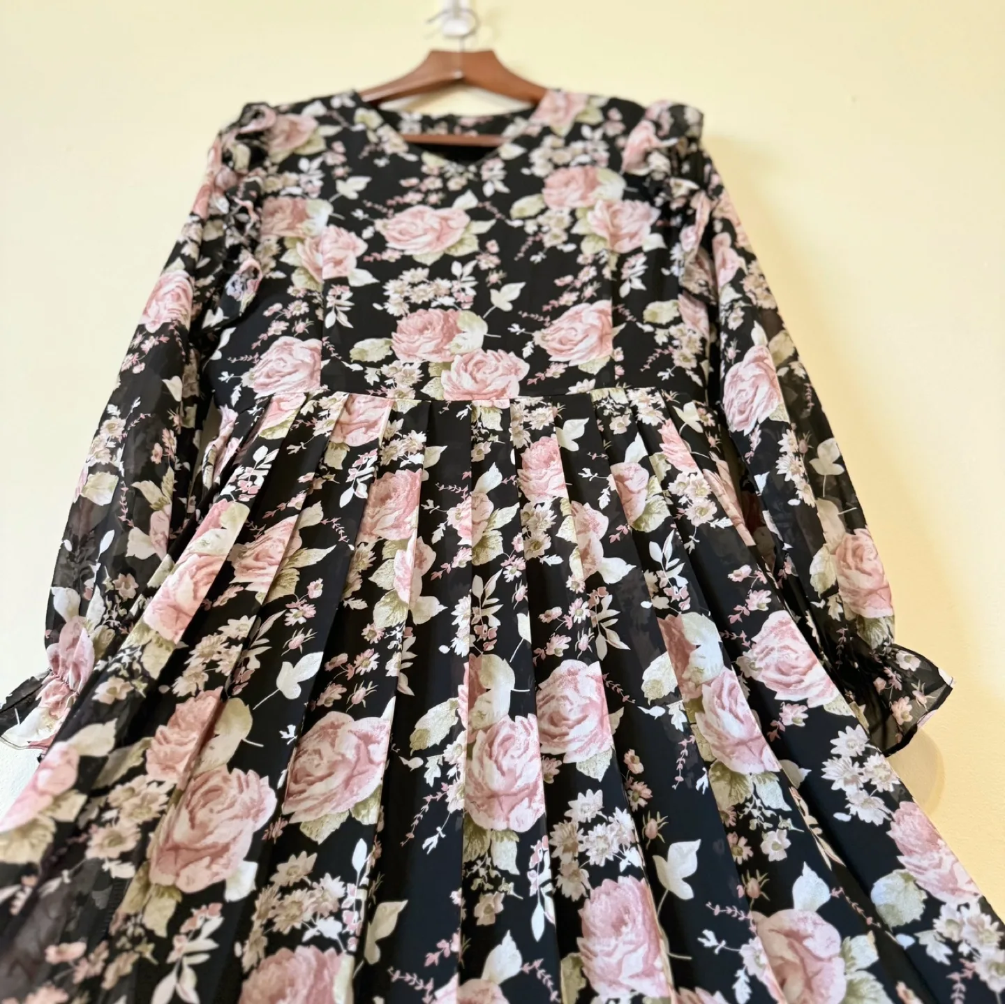 Vintage Floral Ruffle Maxi Dress image indicator(3)