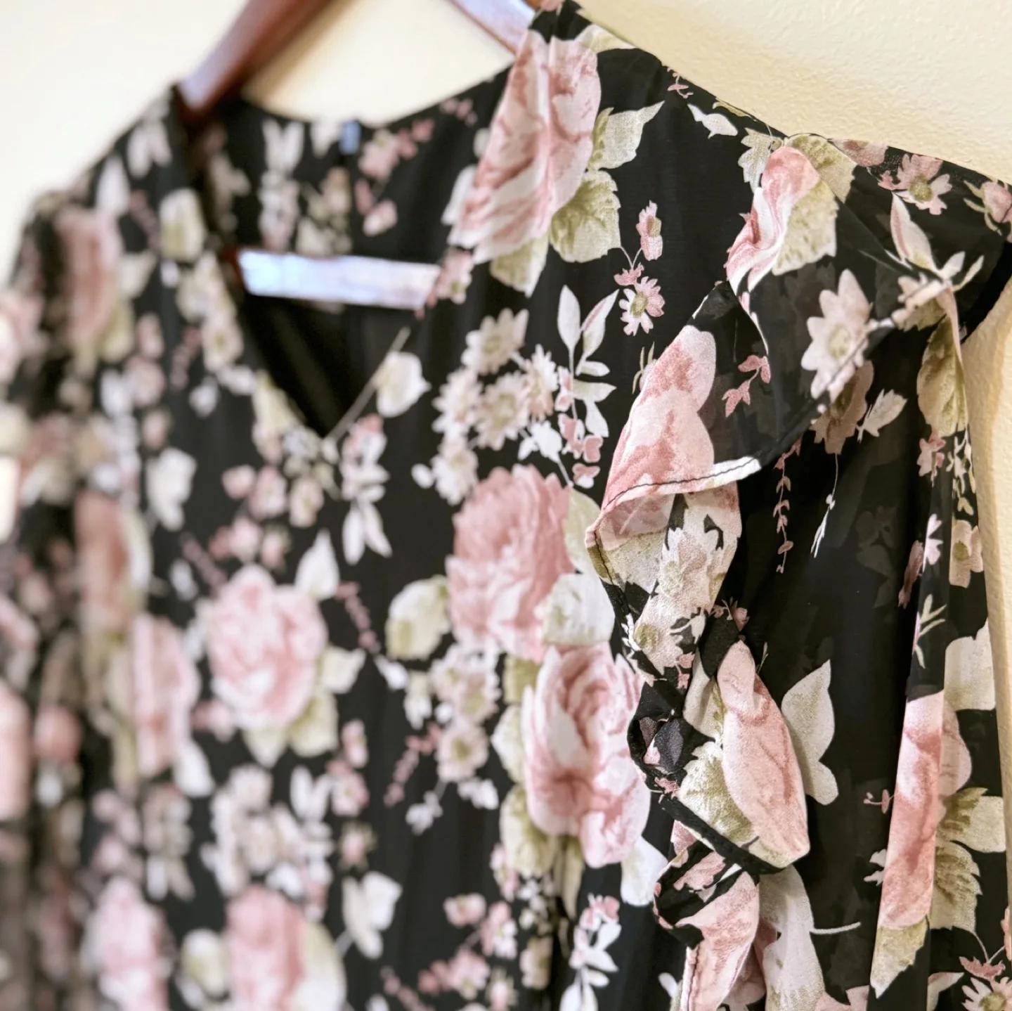 Vintage Floral Ruffle Maxi Dress image indicator(7)