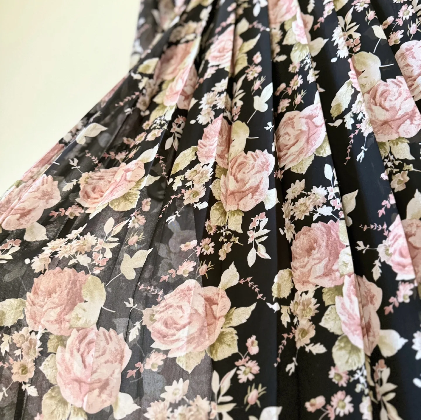 Vintage Floral Ruffle Maxi Dress image indicator(5)