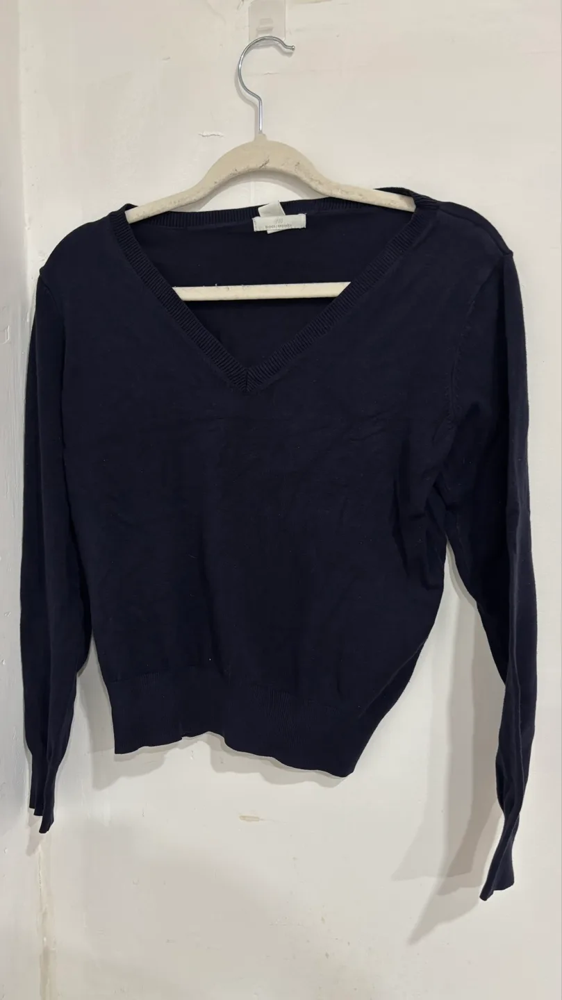 H&M Women's Dark Navy V-Neck Sweater thumbnail
