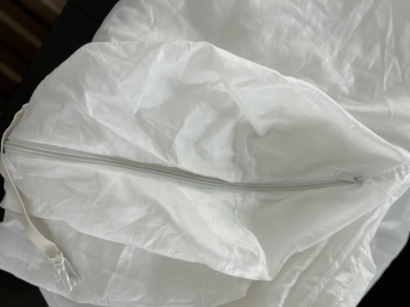 White anti allergenic zippered mattress protector - photo 2