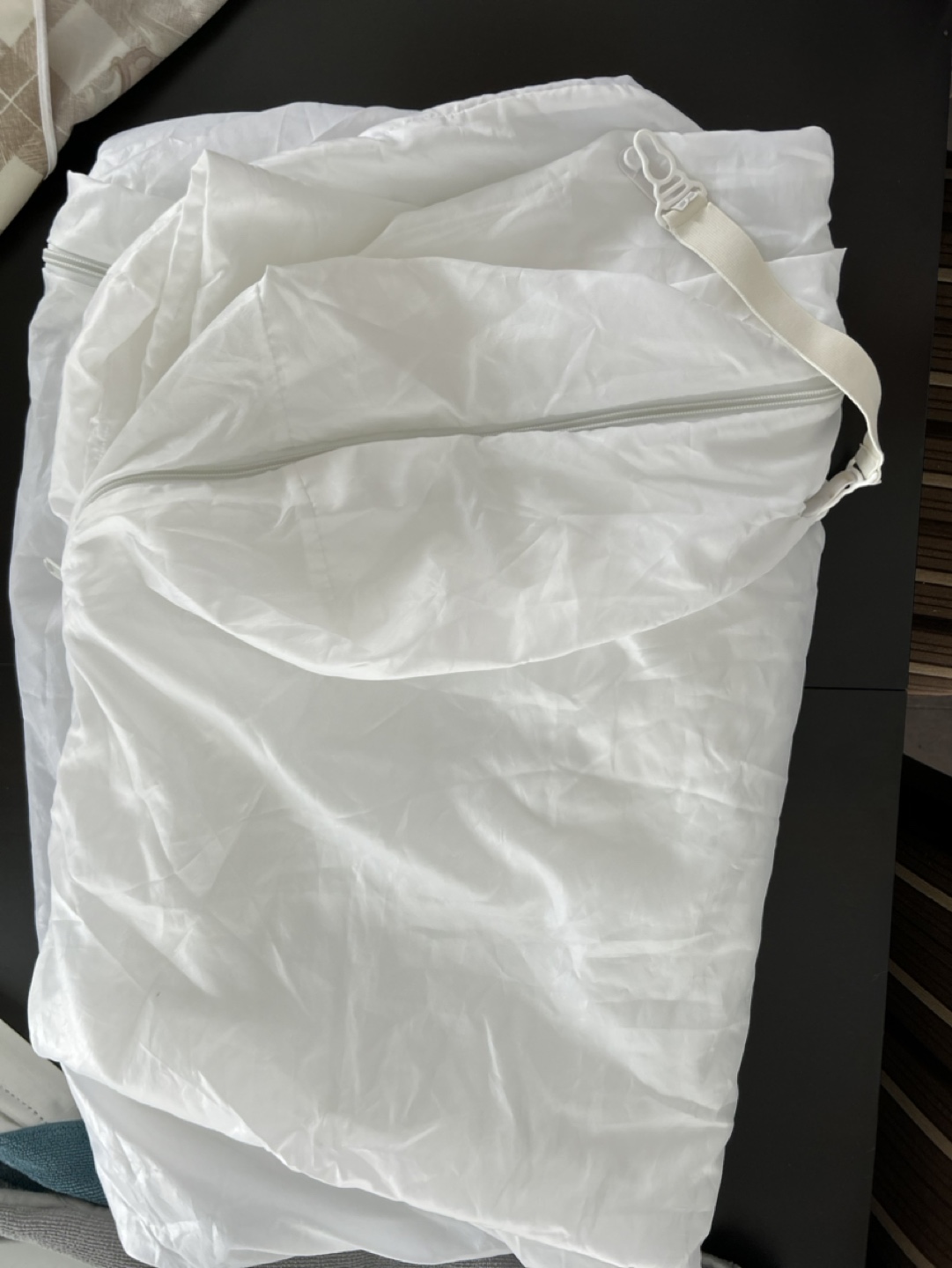 White anti allergenic zippered mattress protector