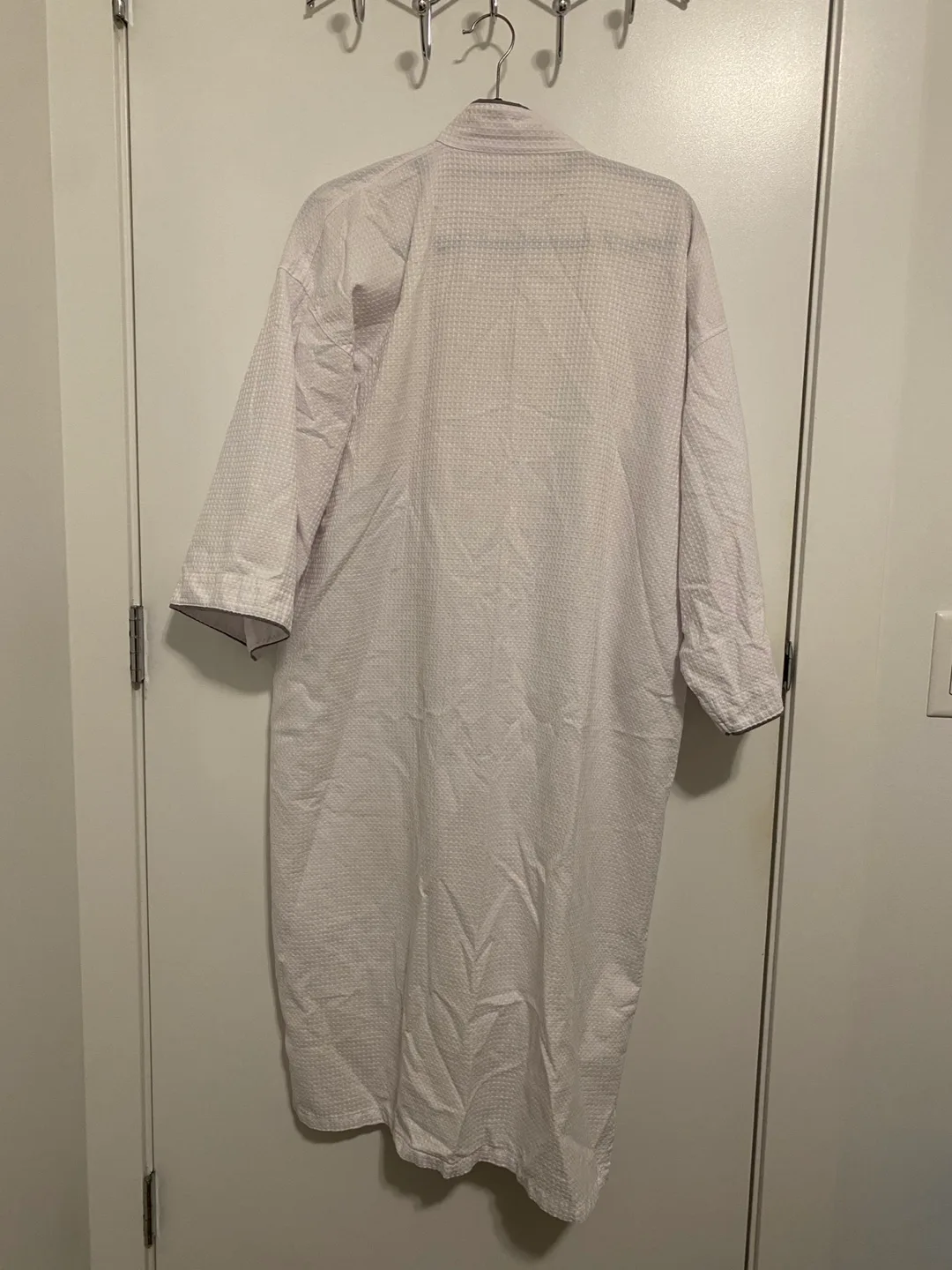 White Waffle-Weave Robe, Button-Down image indicator(2)