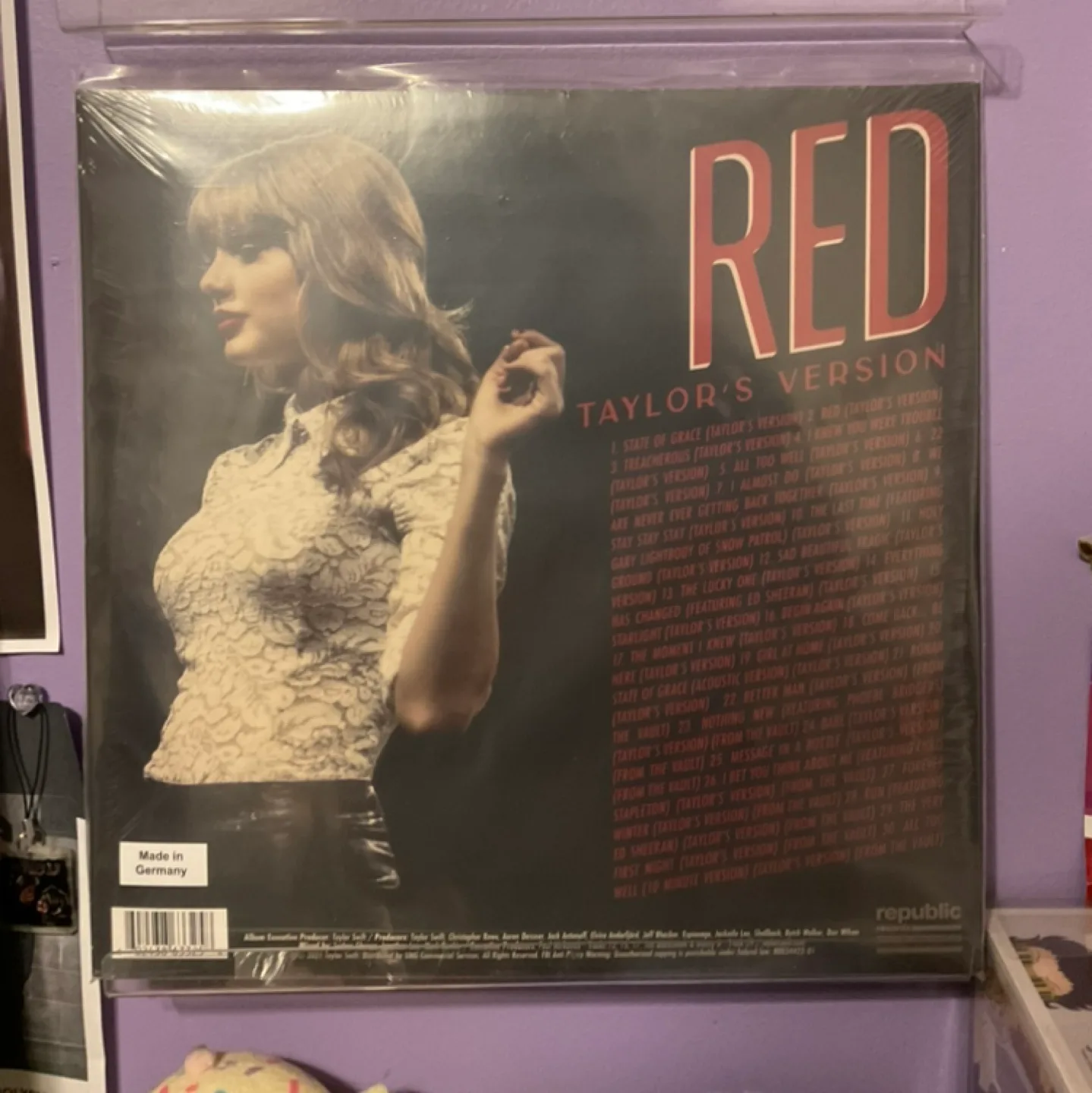 Taylor Swift's Red (Taylor's Version) Vinyl Record image indicator(2)
