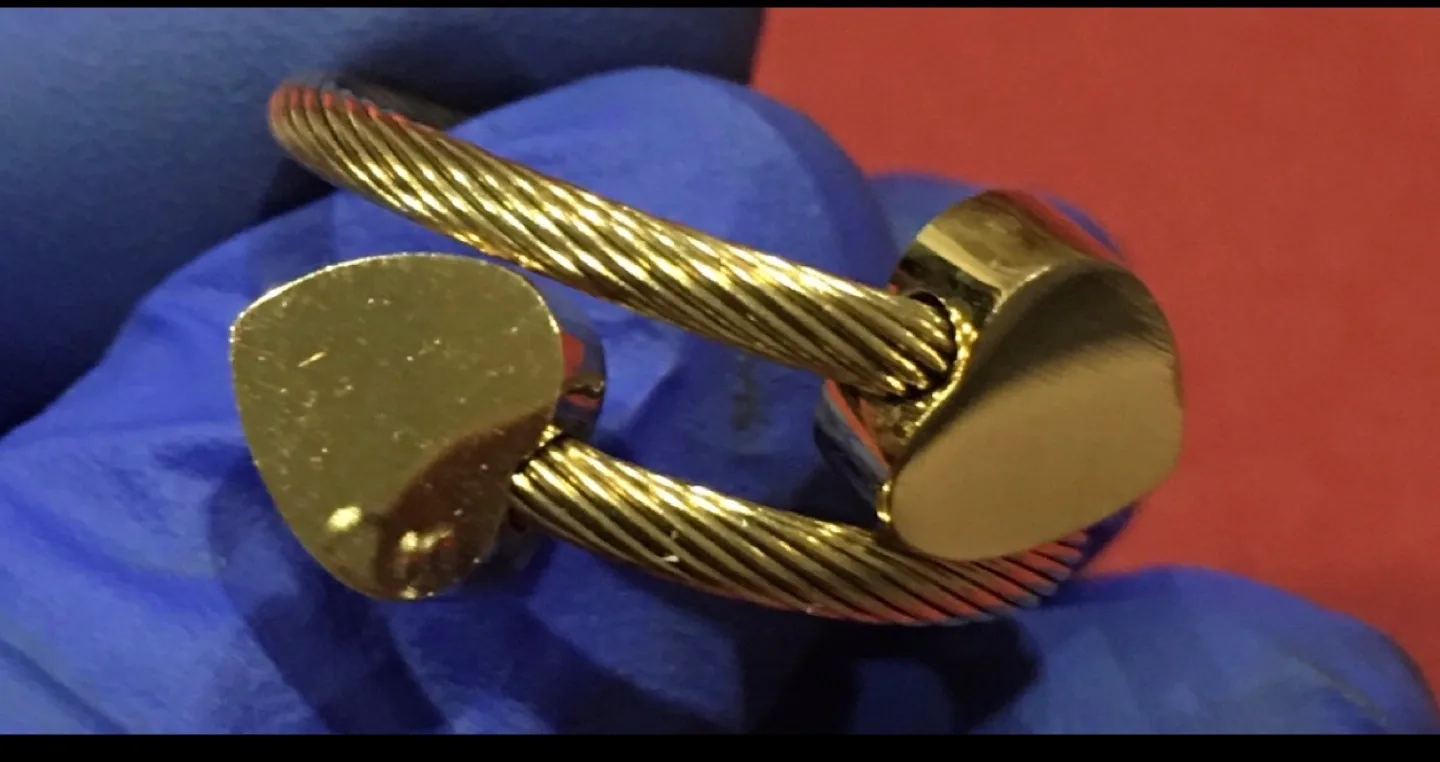 Gold Double Heart Ring image indicator(4)