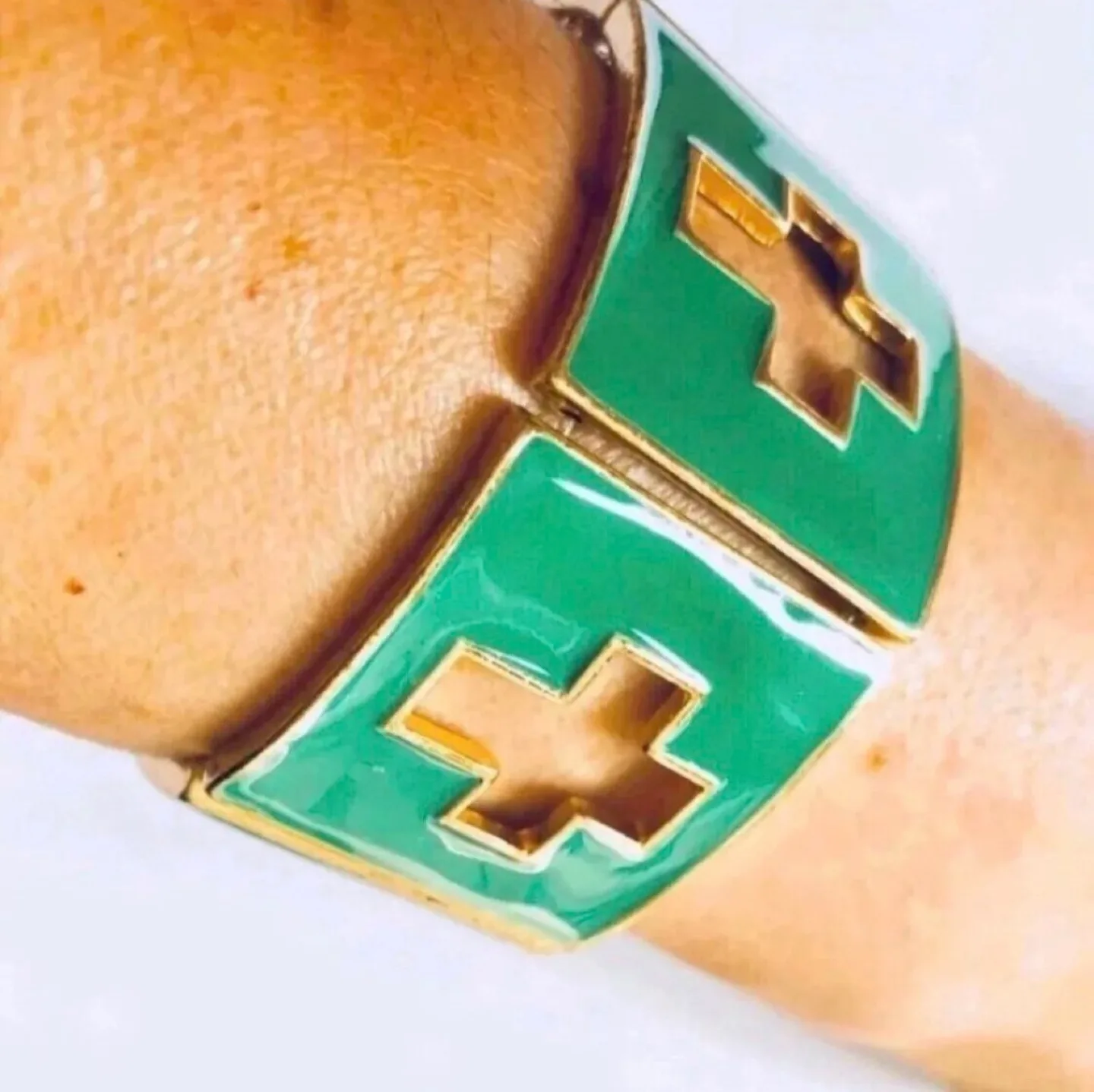 Green Enamel Cross Bracelet image indicator(2)