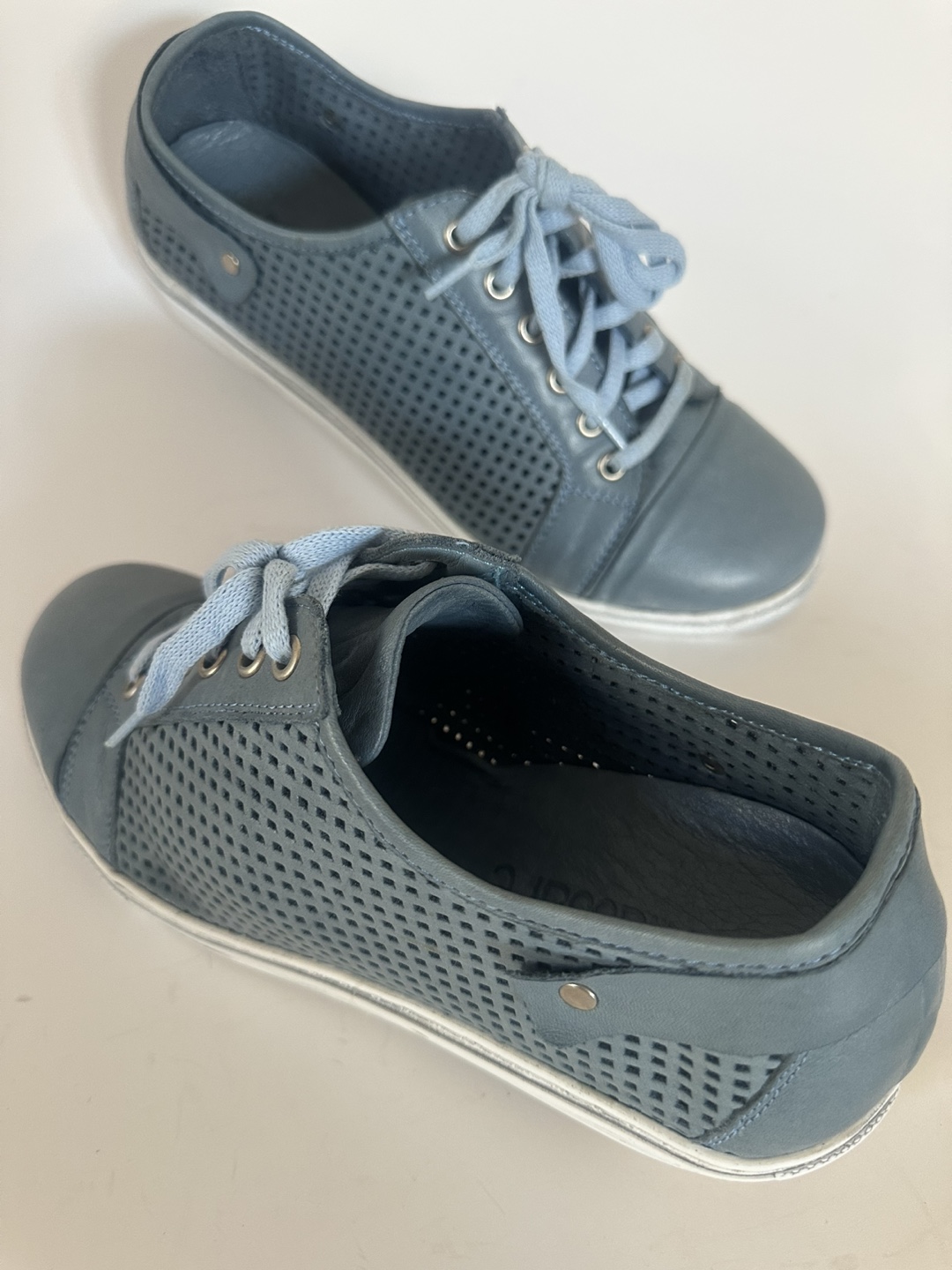 RILASSARE Women's Perforated Leather Sneakers Size EU 40/ US 9