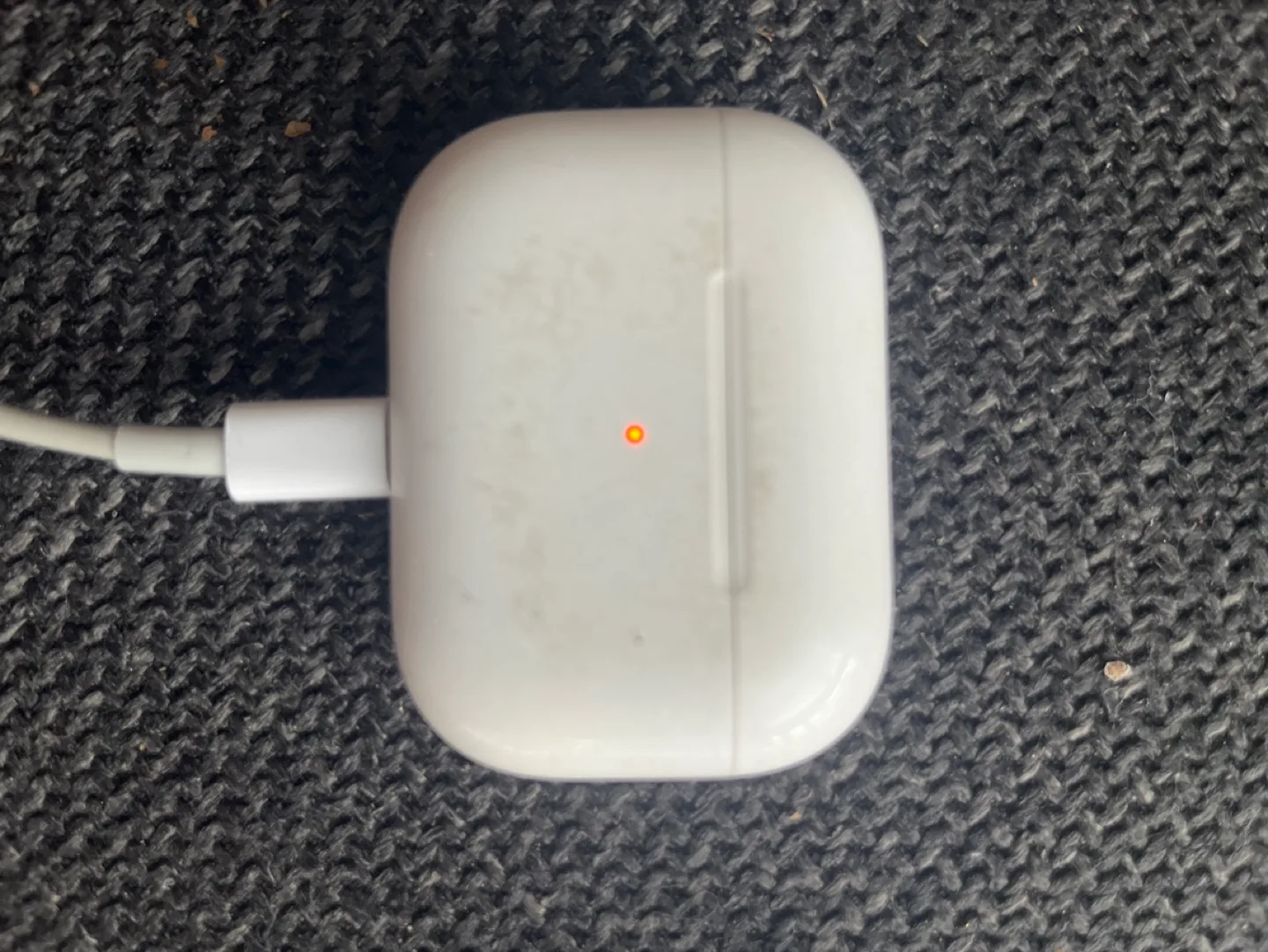 Apple AirPods Pro Charging Case with 1 Earbud image indicator(5)