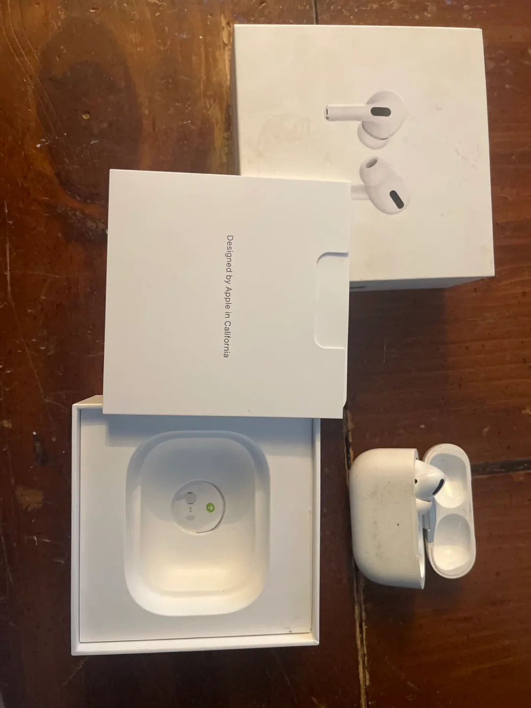 Apple AirPods Pro Charging Case with 1 Earbud image indicator(3)