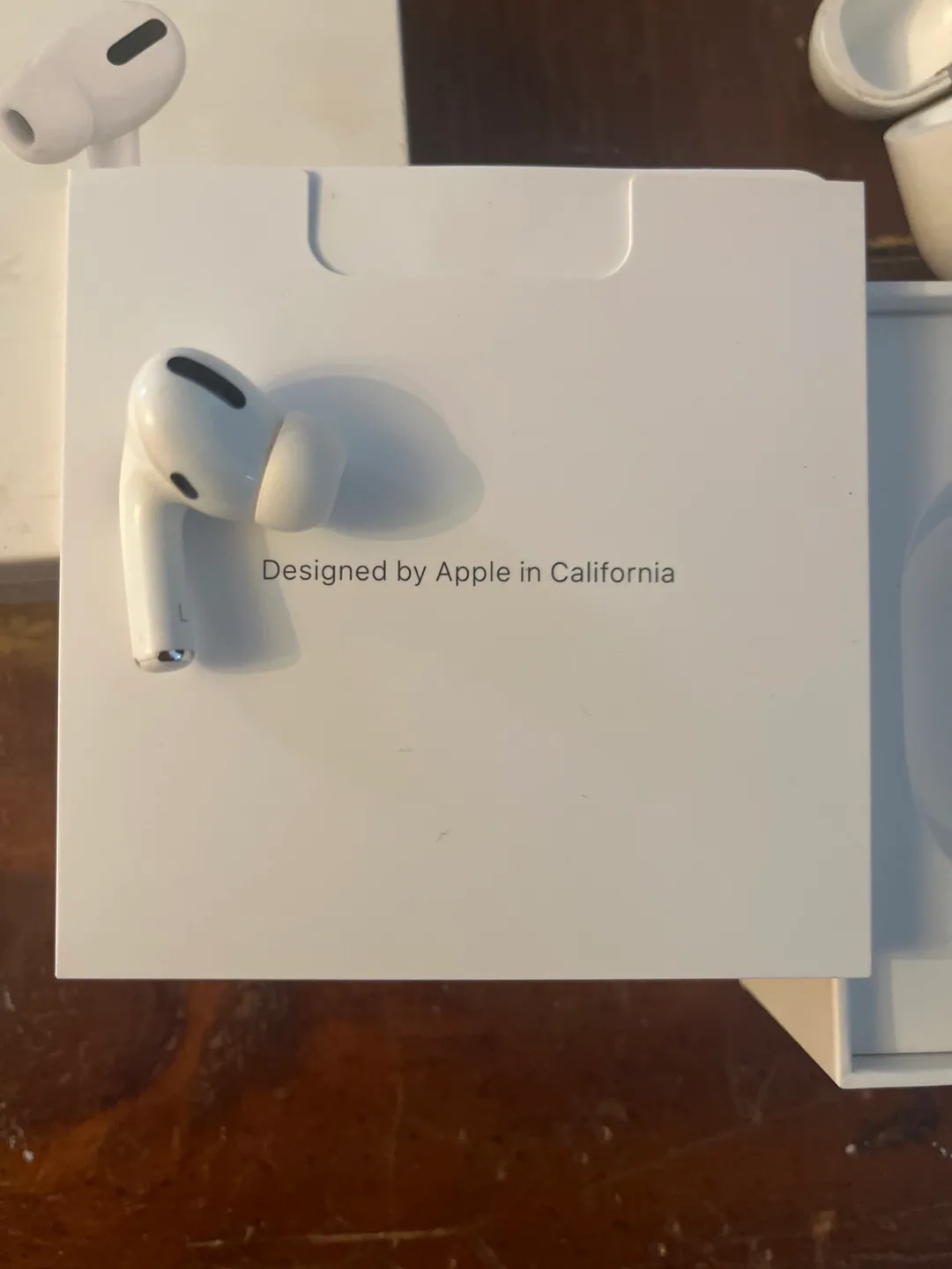 Apple AirPods Pro Charging Case with 1 Earbud image indicator(4)