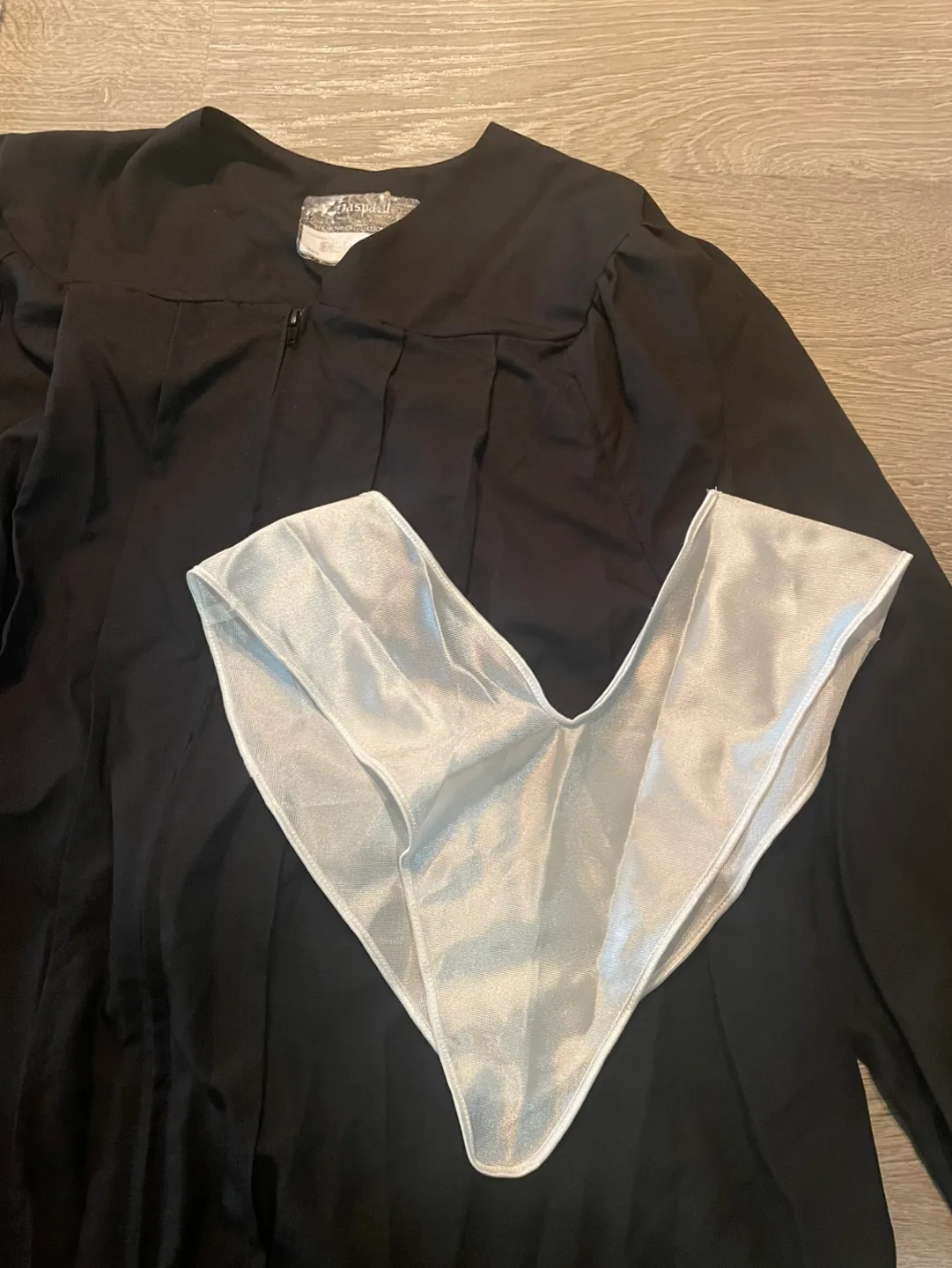 Graduation Gown with image indicator(2)