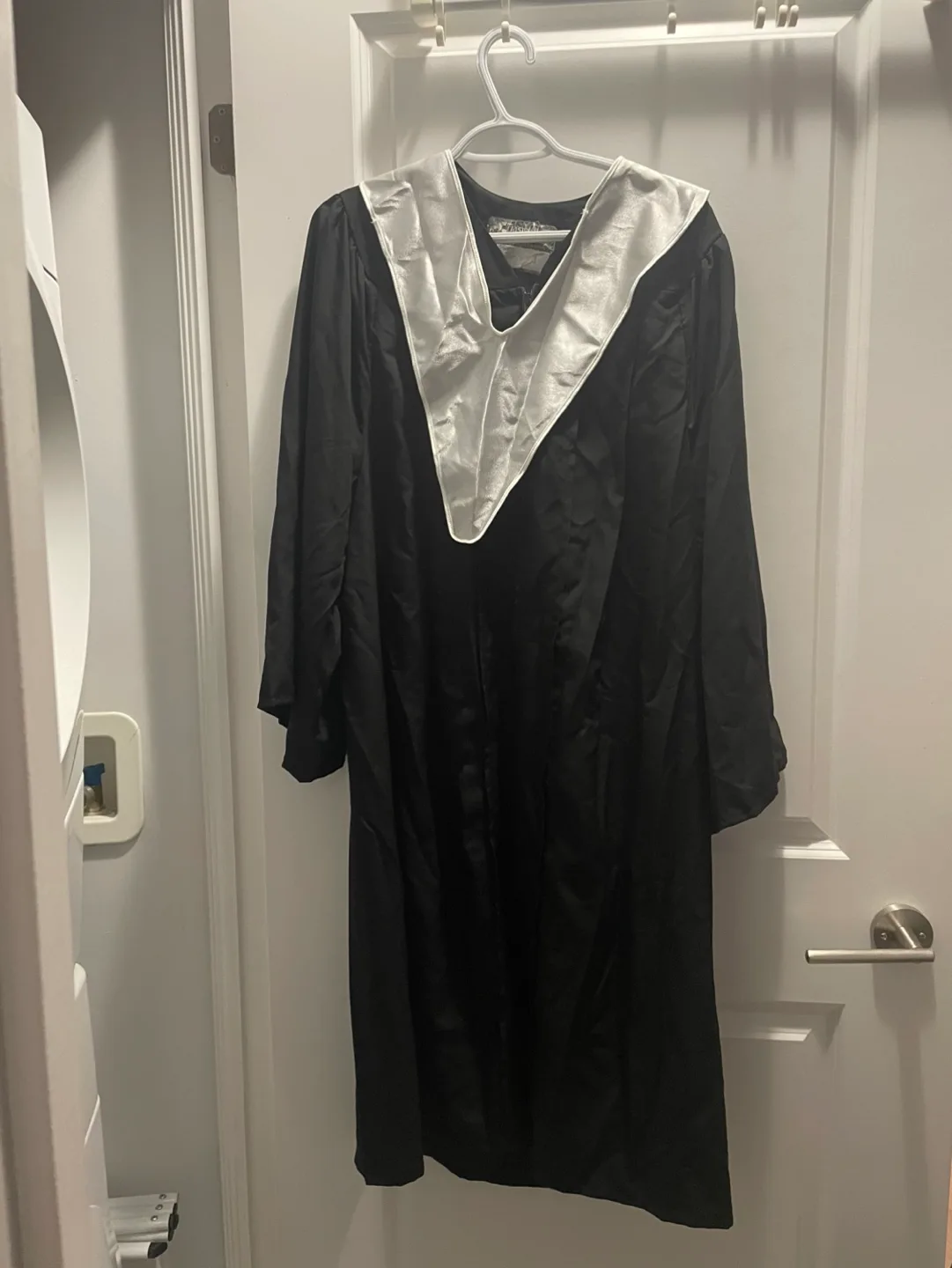 Graduation Gown with image indicator(3)