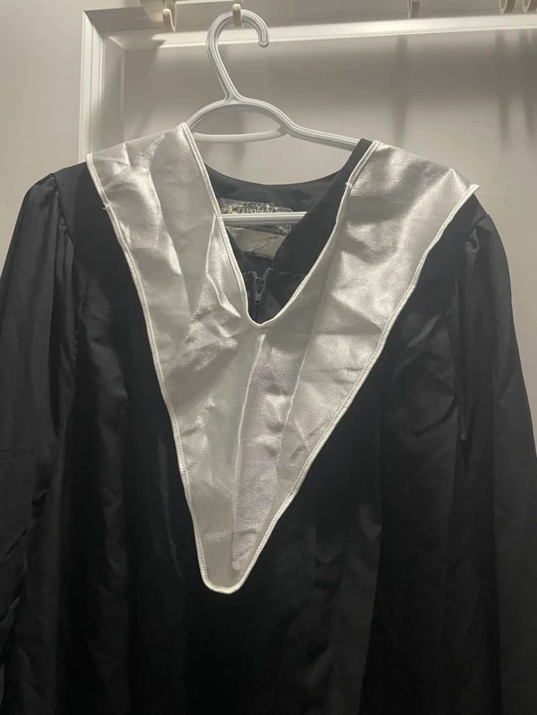 Graduation Gown with image indicator(4)