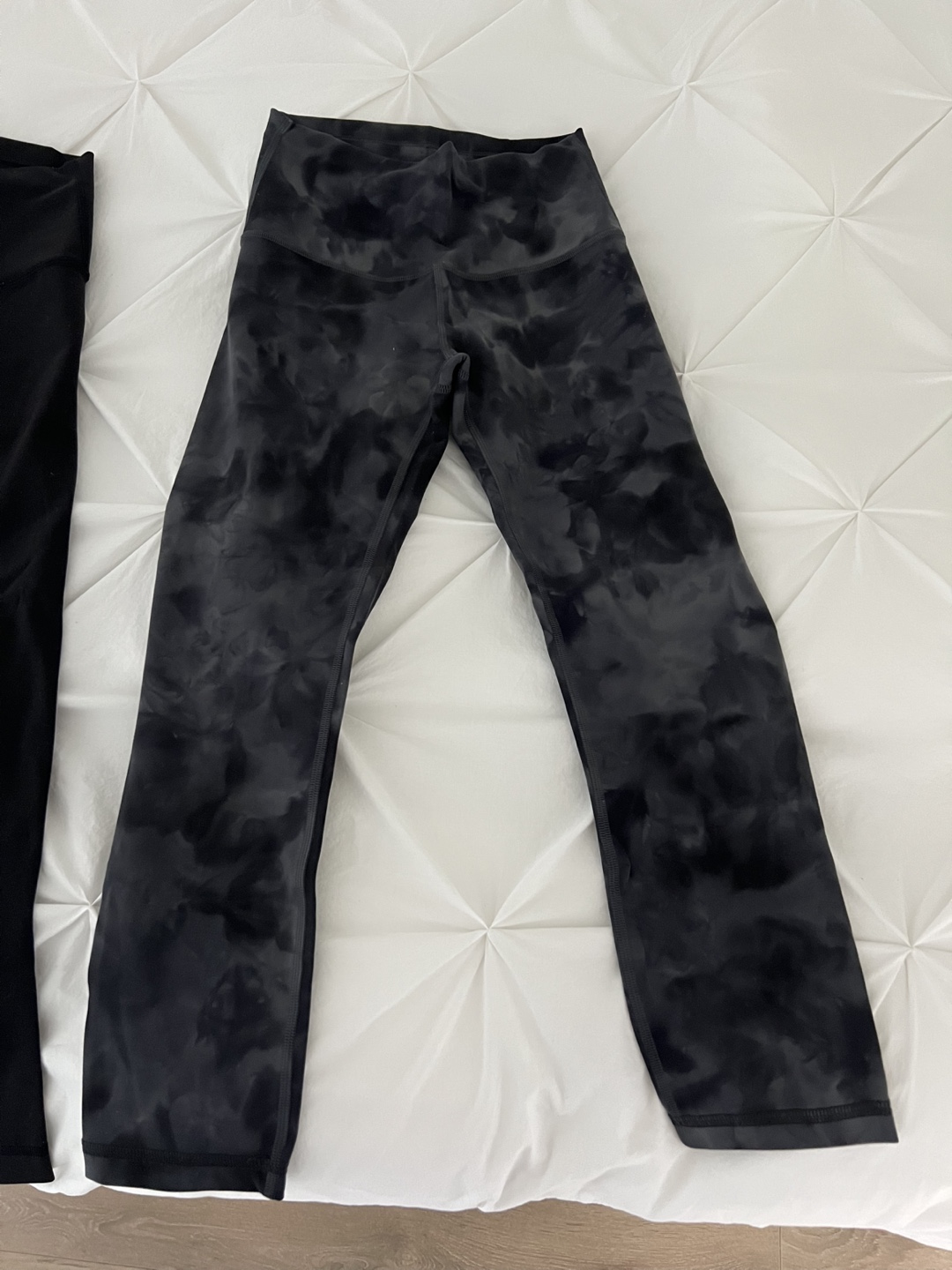 Lululemon Black/grey tie-dye leggings