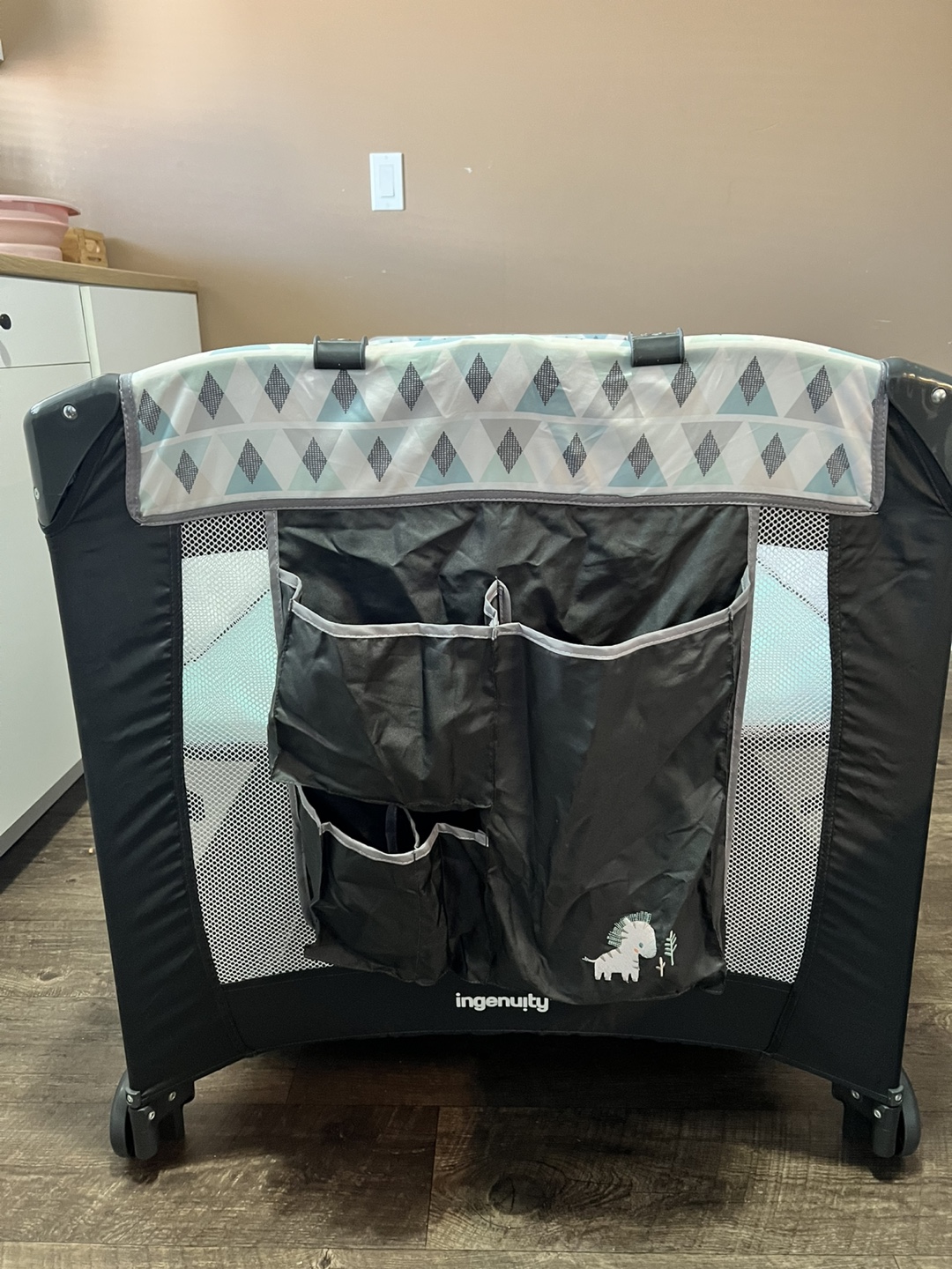 Foldable playard with bassinet and change table - photo 3