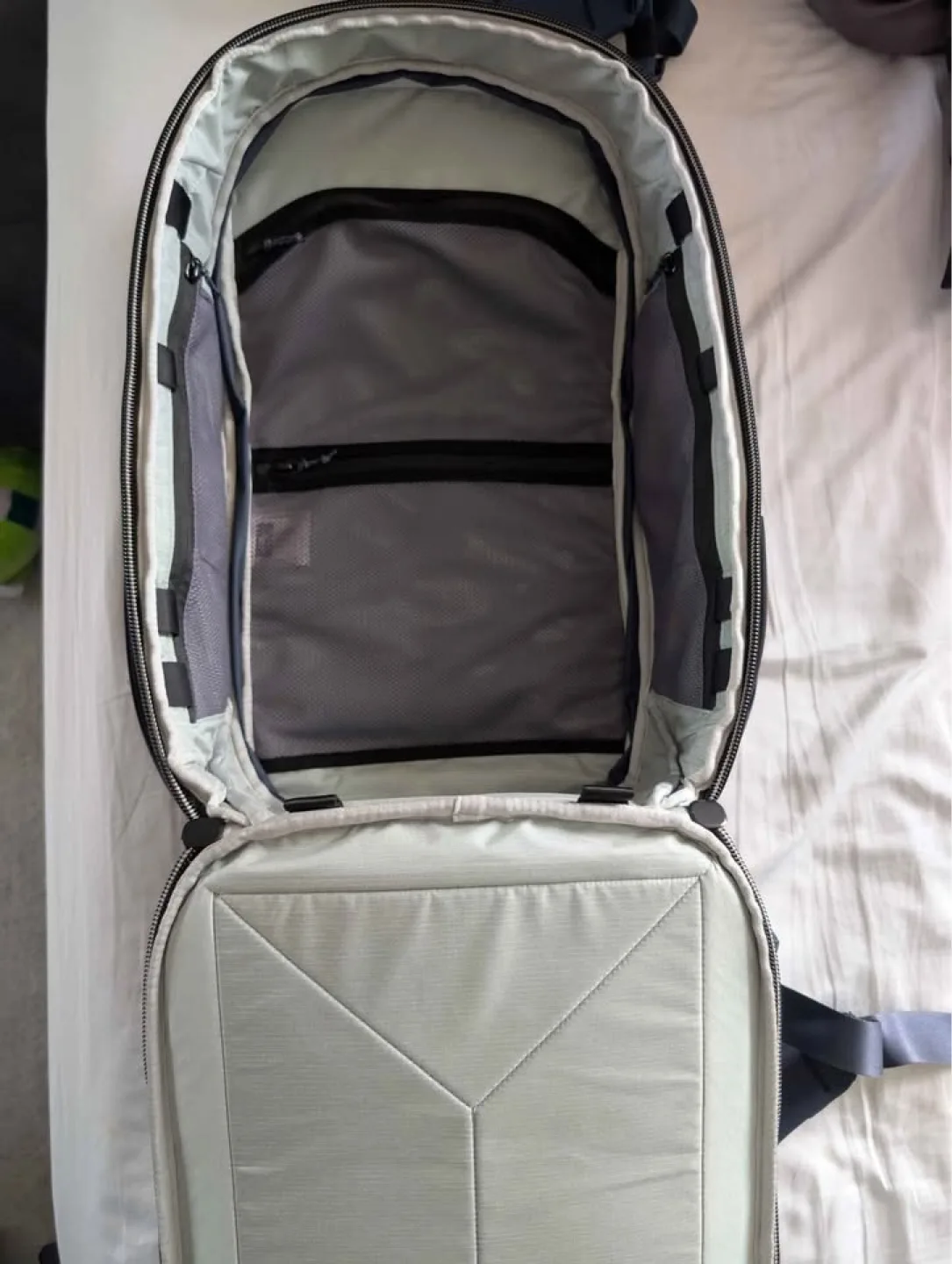 Peak Design Travel Backpack 30L - Midnight Blue with Hip Belt image indicator(6)