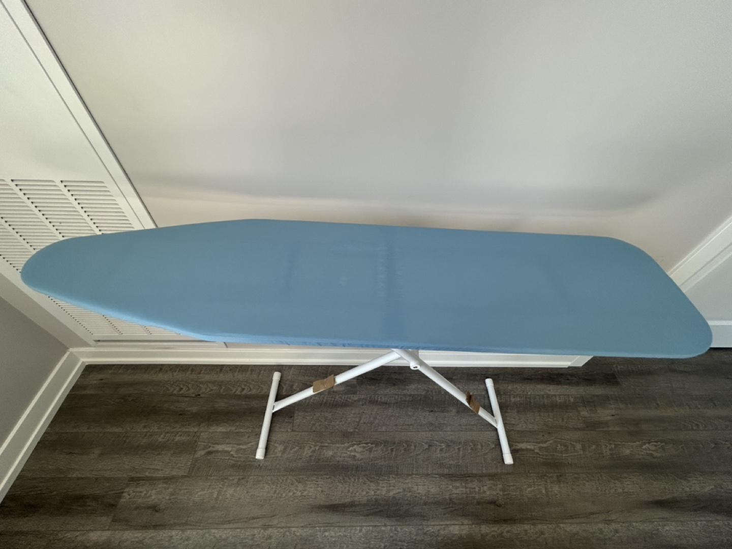 Black+Decker  Iron + Ironing Board+ Cloth drying rack
