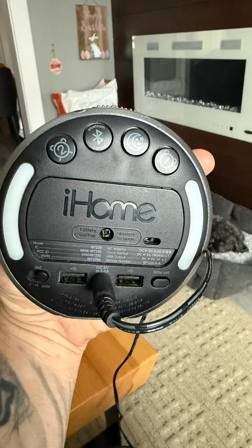 iHome Bluetooth Alarm Clock with Dual Power & Ambient Light image indicator(5)