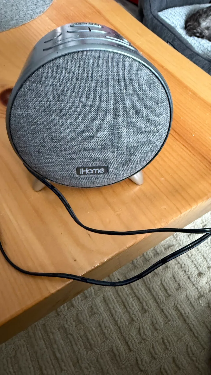 iHome Bluetooth Alarm Clock with Dual Power & Ambient Light image indicator(6)