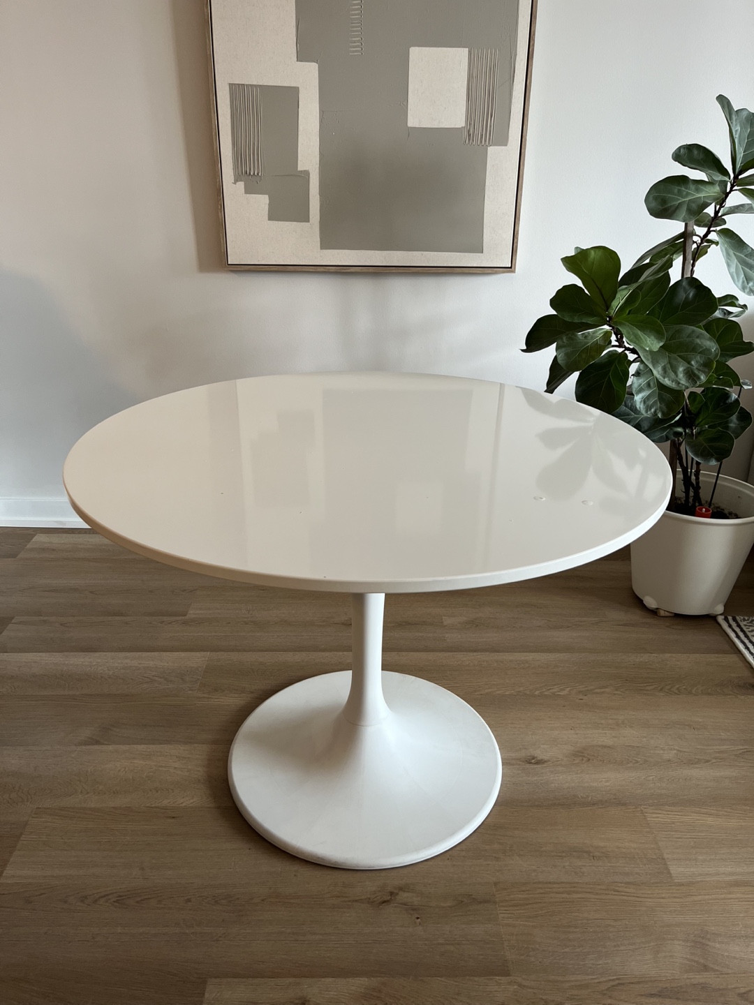 IKEA DOCKSTA White Round Pedestal Dining Table