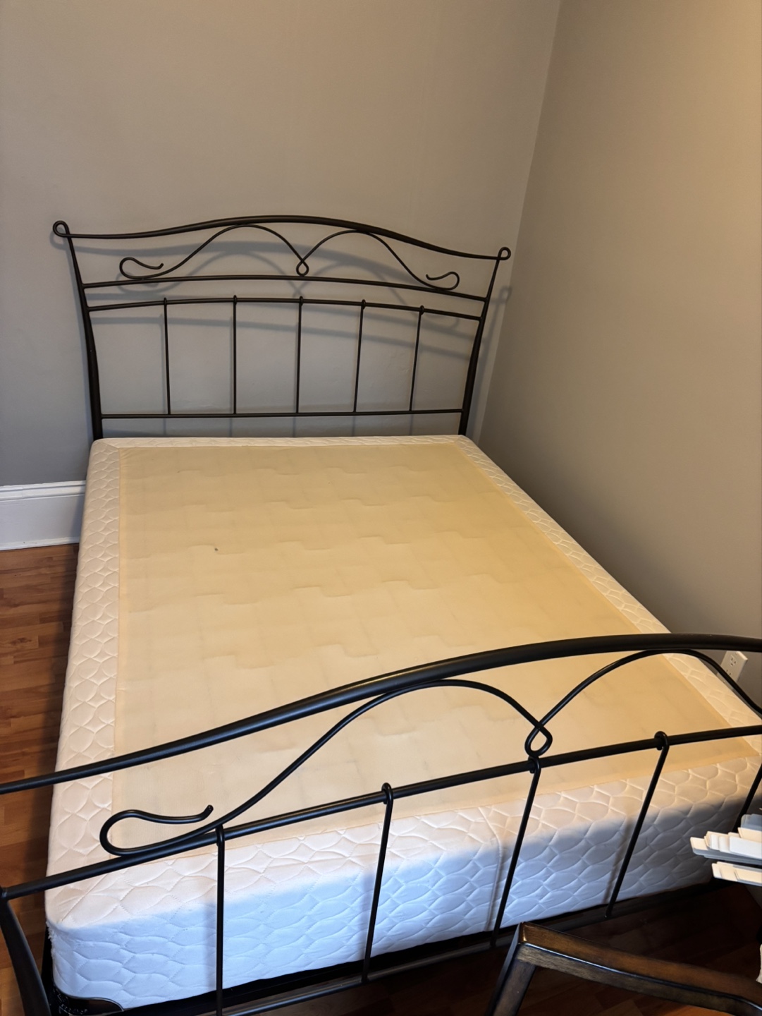 Metal Queen Bed Frame 💚