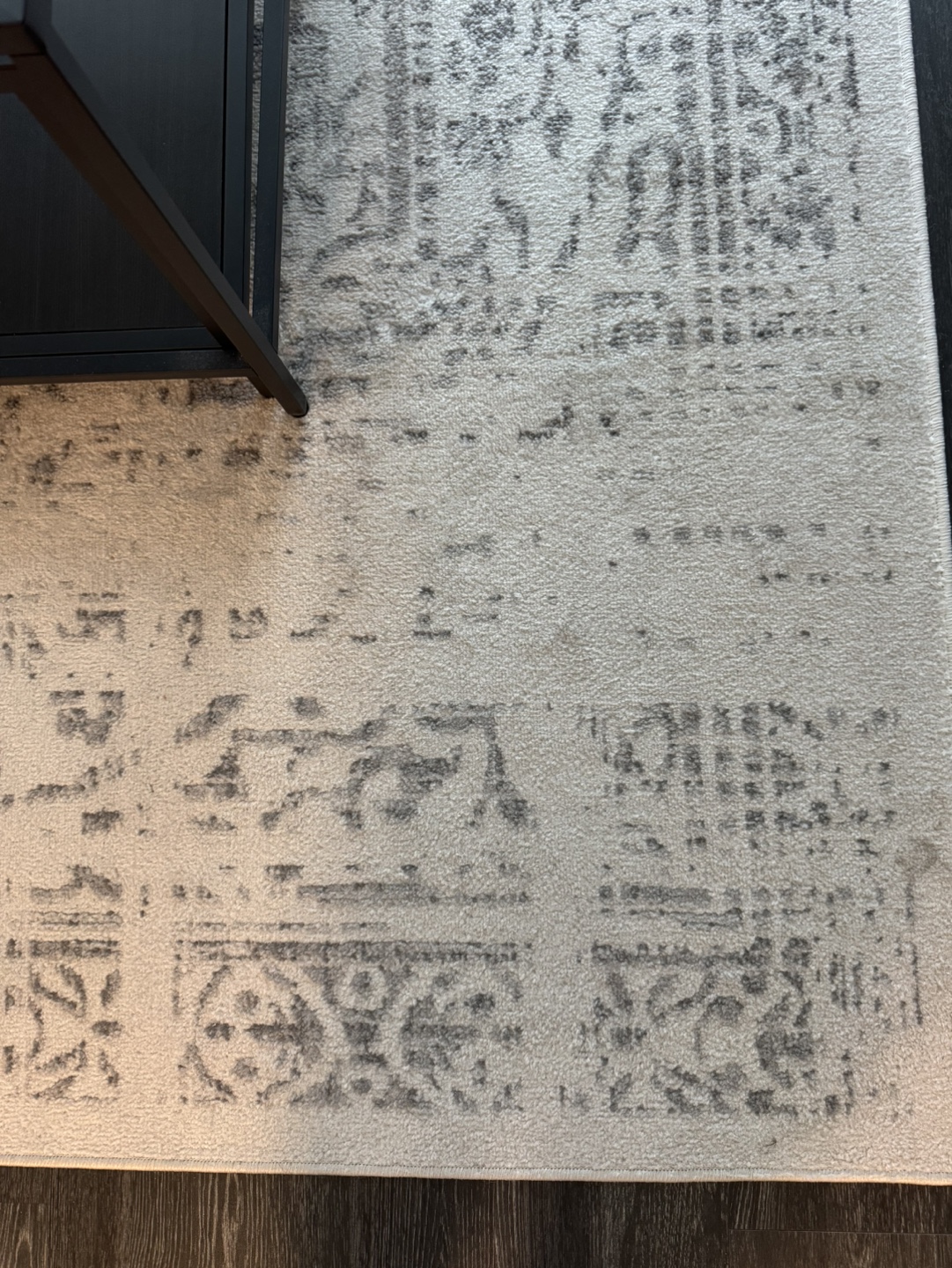 Rectangle 6’7” x 9’ x Wayfair carpet - stunning