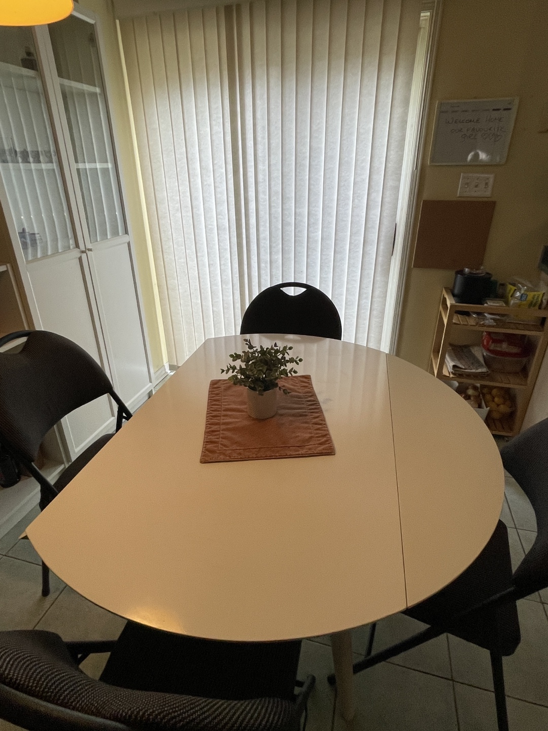 White Round Extendable Dining Table with Four Chairs - photo 4