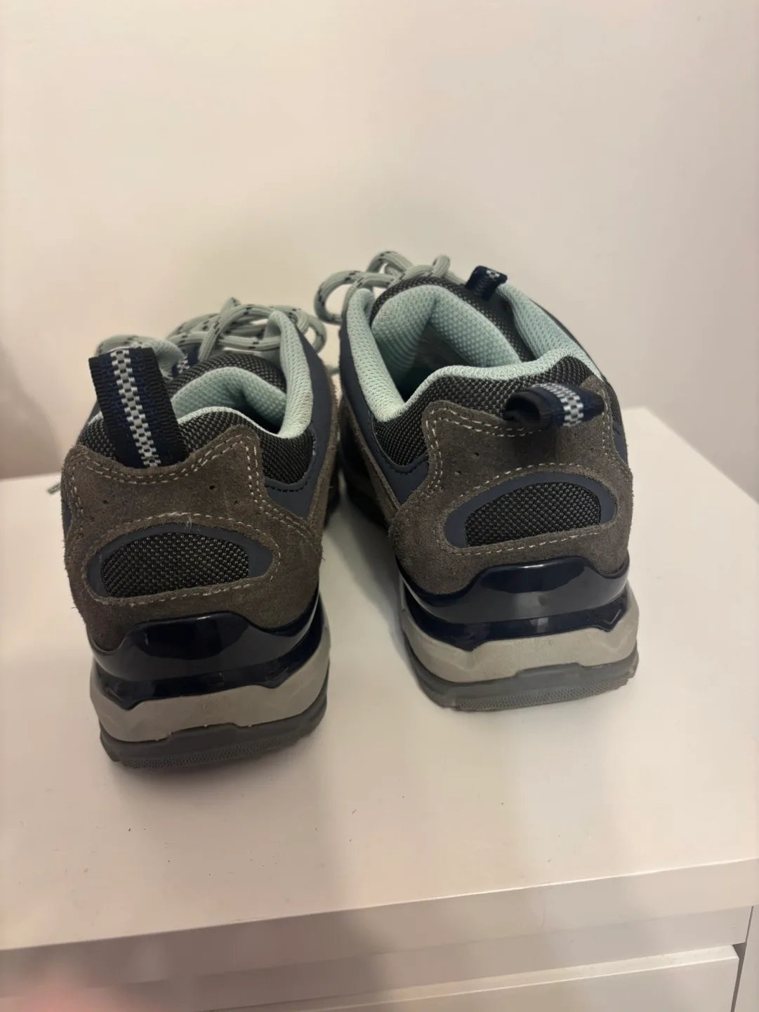 Eddie Bauer Women's Hiking Shoes Size 7 image indicator(2)