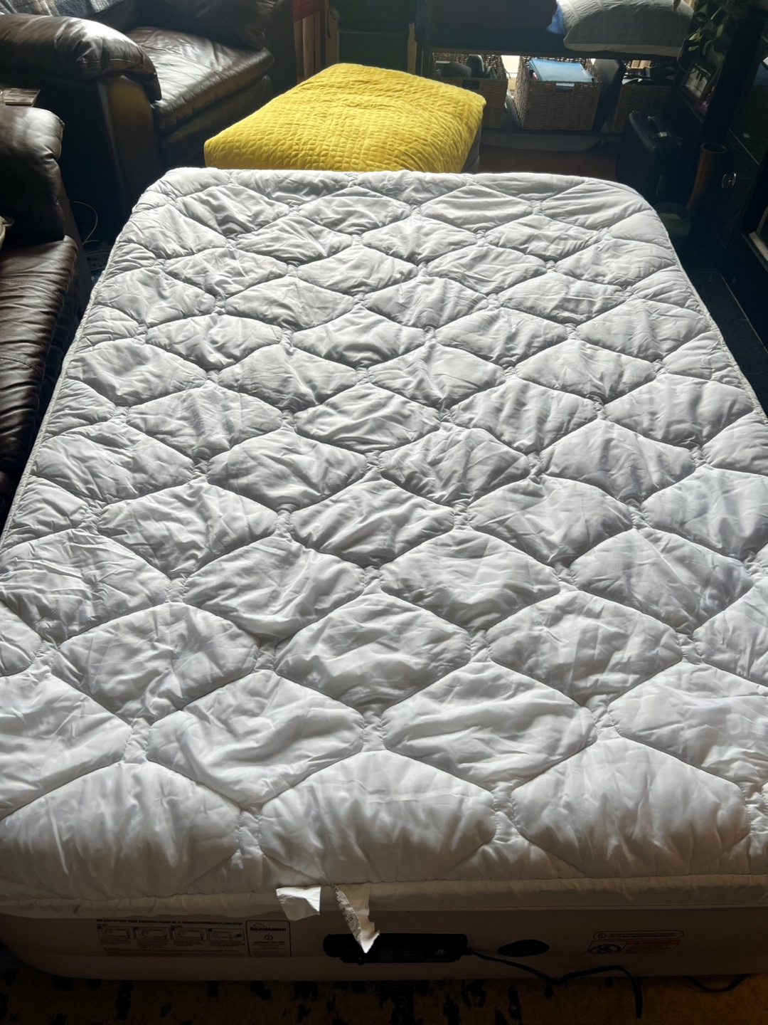 Queen Raised Air Mattress with Built-in Pump - photo 4