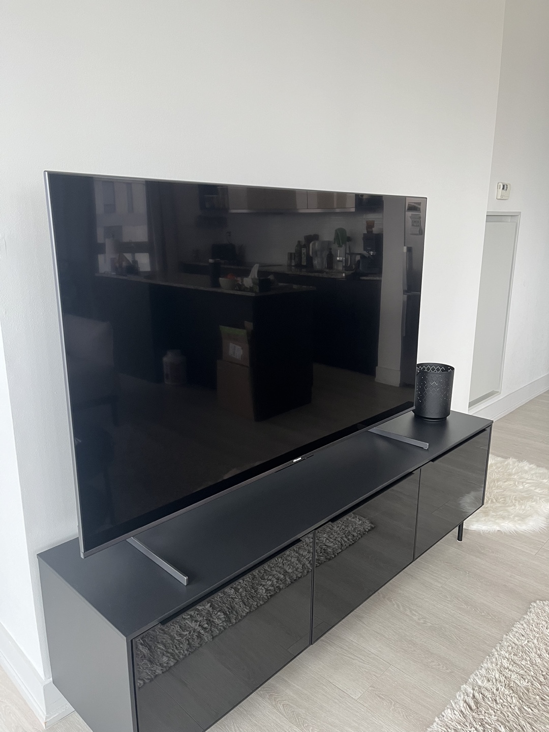 Hisense 65U88H 65-inch Mini-LED 4K ULED Series Quantum Dot - photo 3