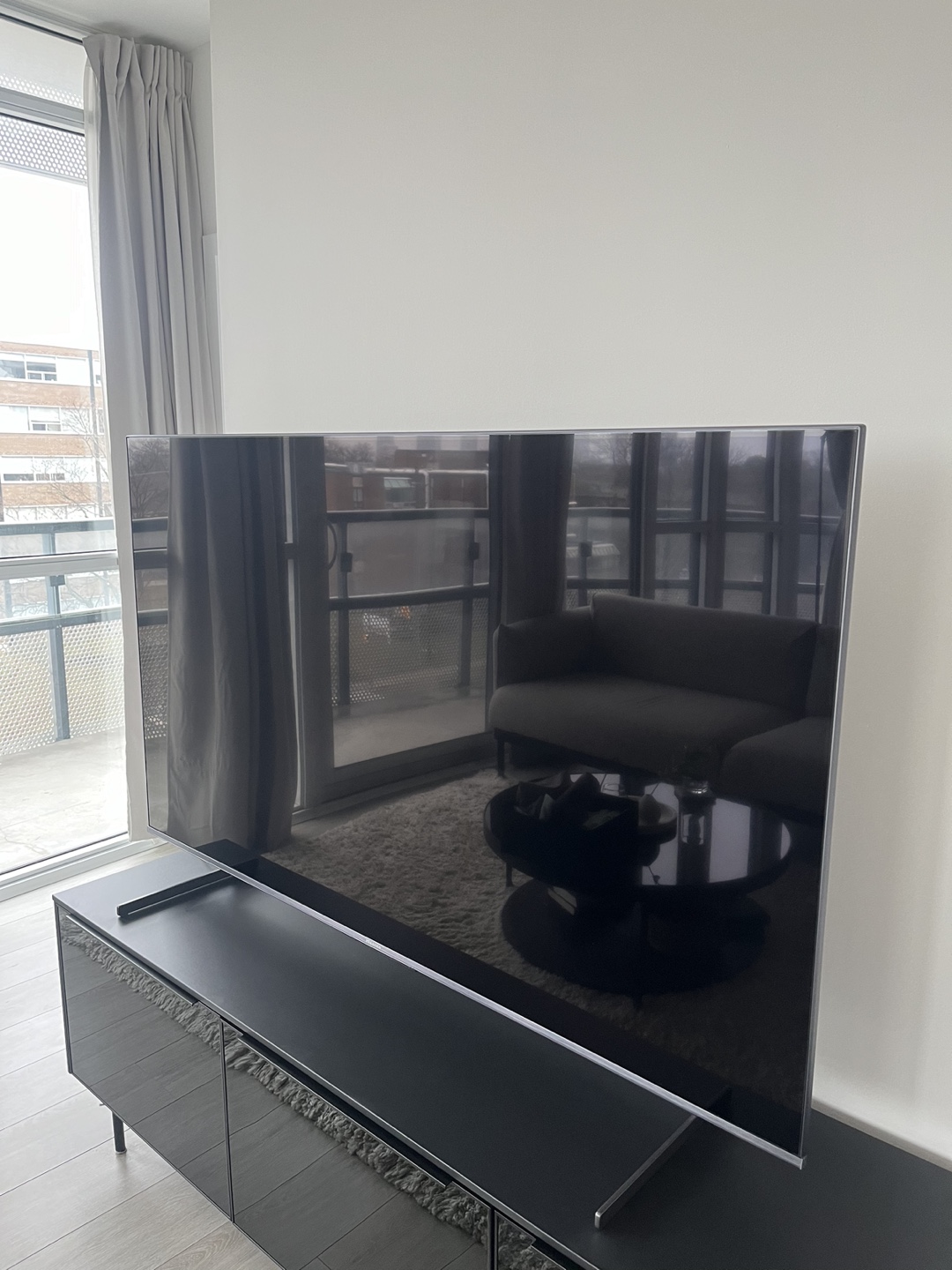 Hisense 65U88H 65-inch Mini-LED 4K ULED Series Quantum Dot