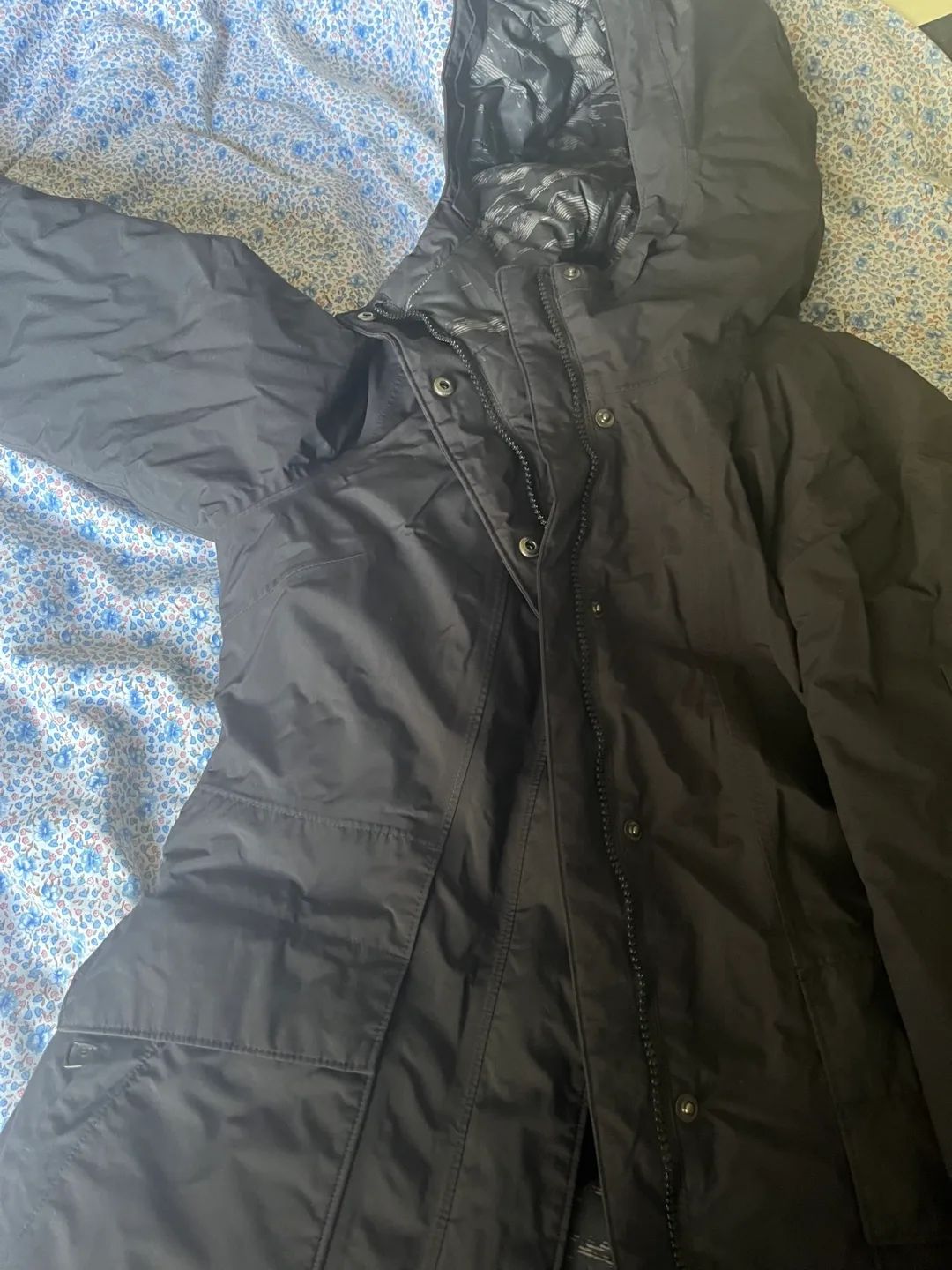 The North Face Women's Black Puffer Jacket Size Small image indicator(2)
