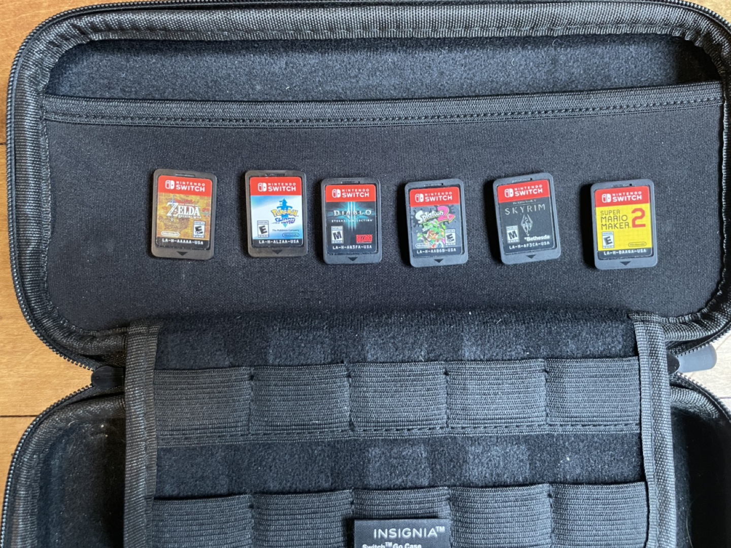 Nintendo Switch Bundle - 6 Games And Additional Controllers - photo 2