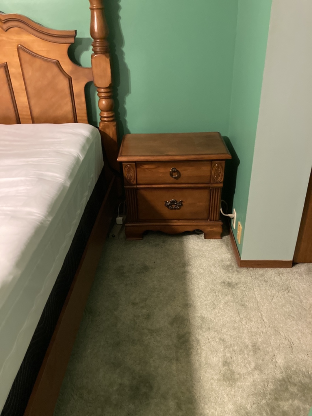 Bedroom Set - Queen Size  For Sale. - photo 3