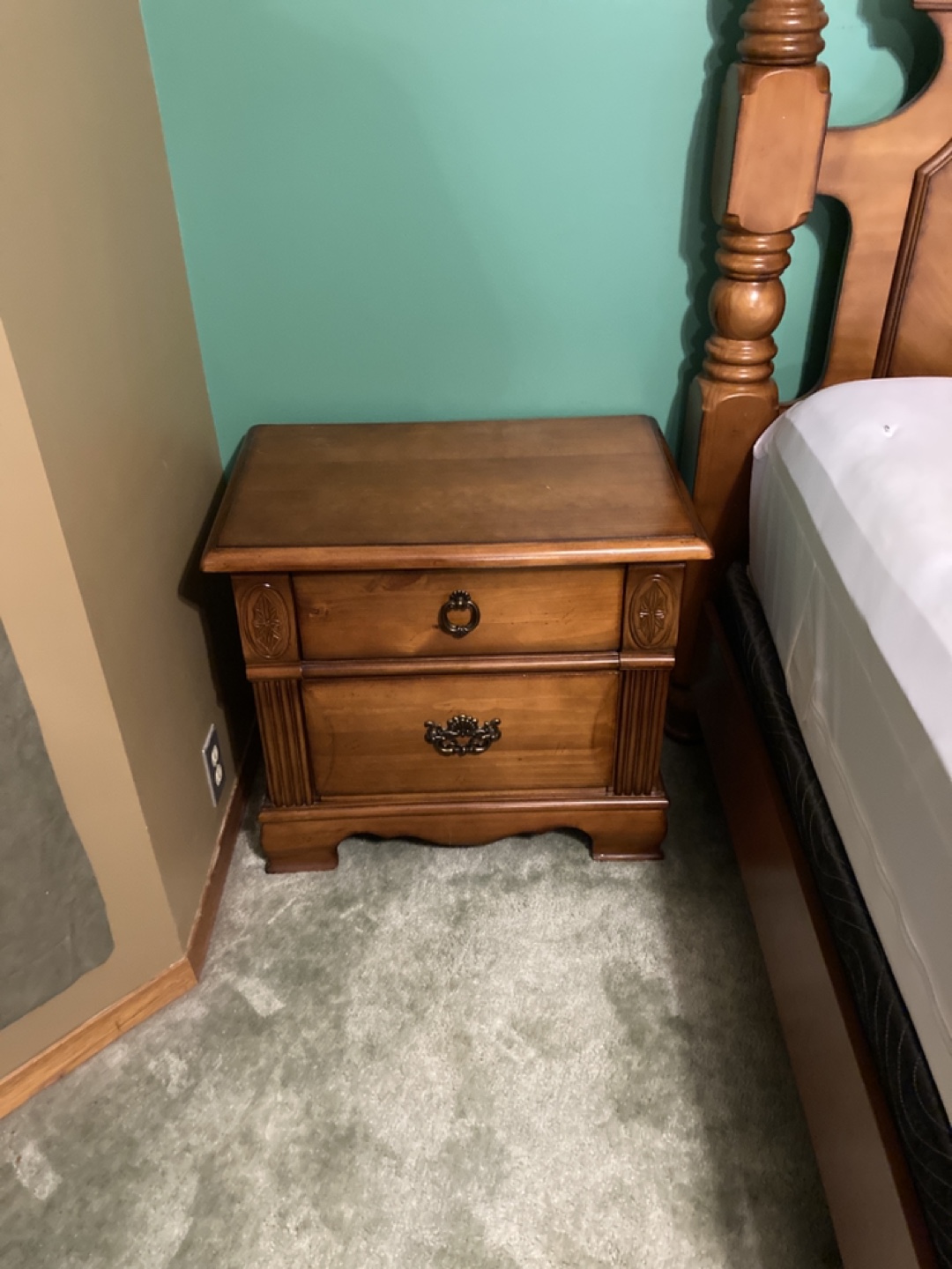 Bedroom Set - Queen Size  For Sale. - photo 2