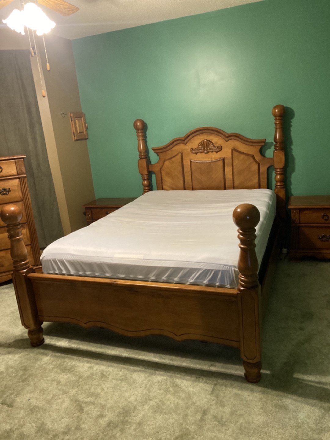 Bedroom Set - Queen Size  For Sale. - photo 4