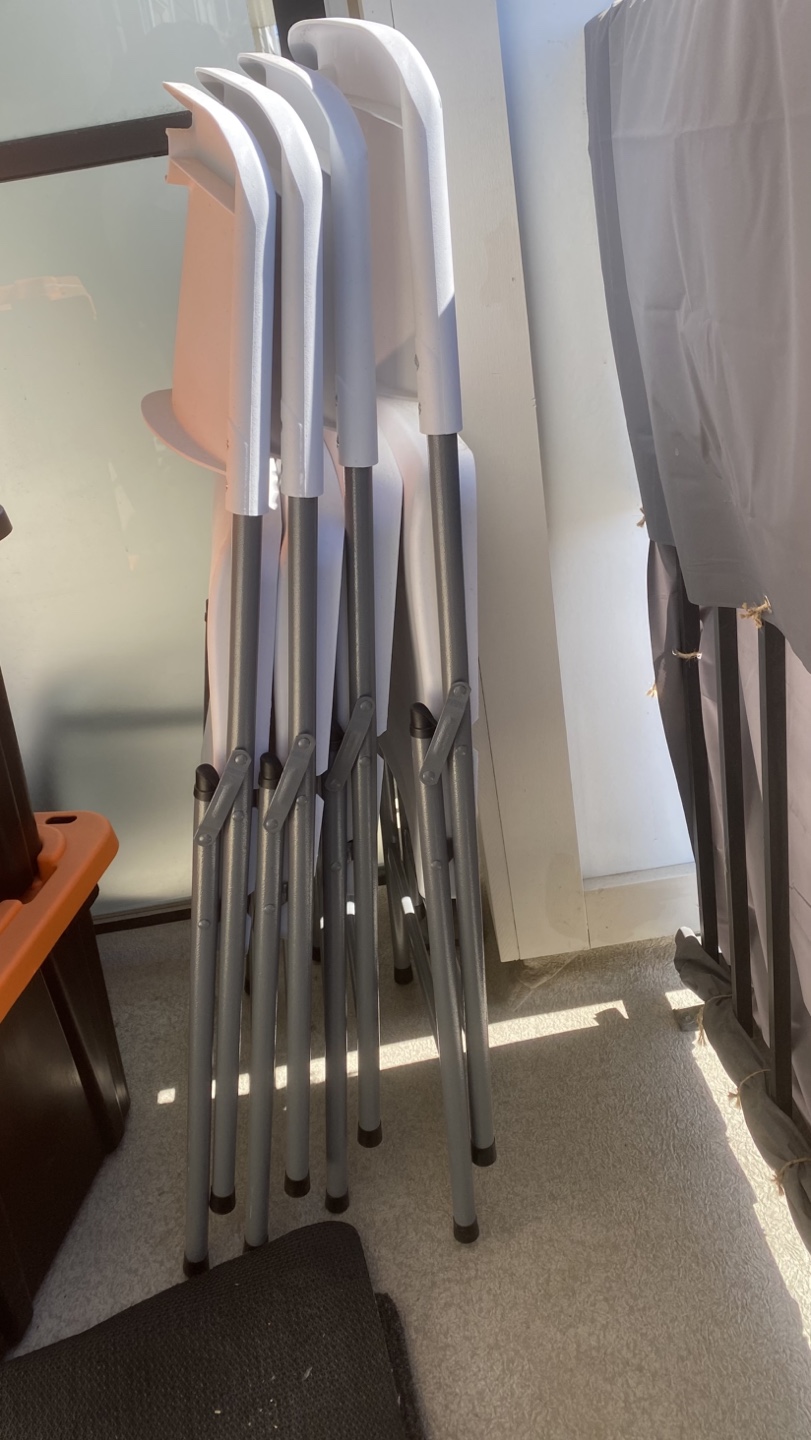 Set of four White Folding Chairs - photo 2