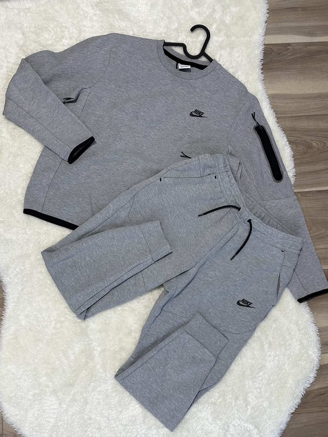 Nike Tech Fleece Joggers and Sweatshirt Set