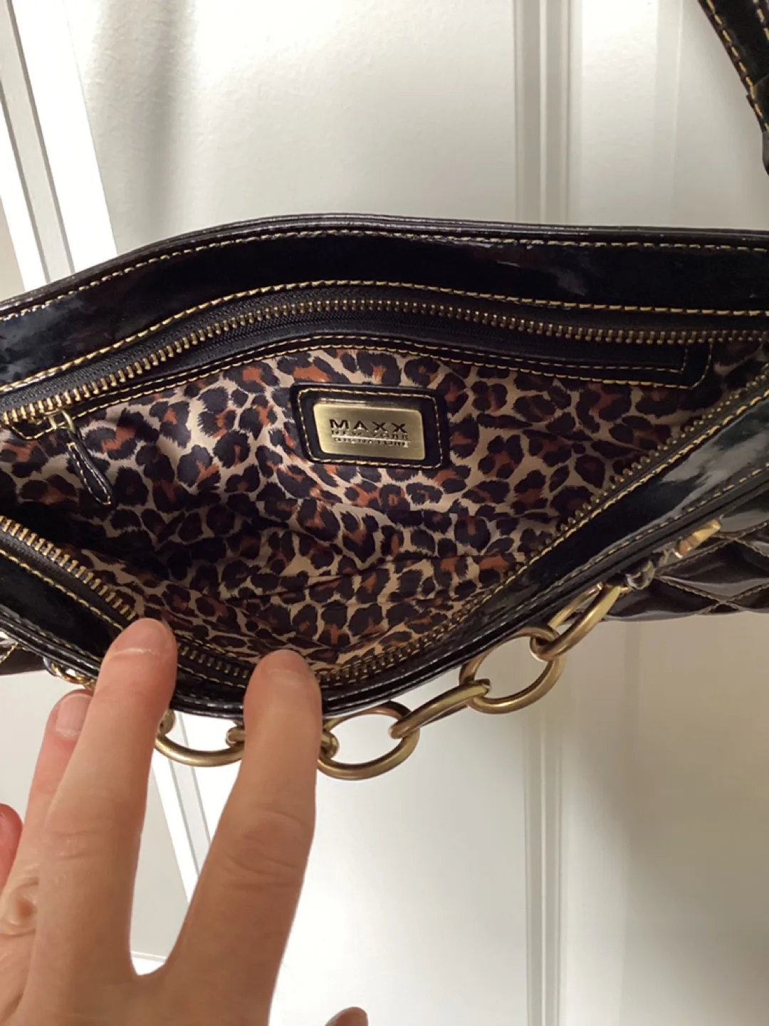 MAXX NEW YORK SIGNATURE HANDBAG image indicator(4)