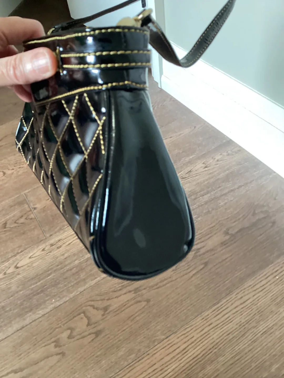 MAXX NEW YORK SIGNATURE HANDBAG image indicator(3)